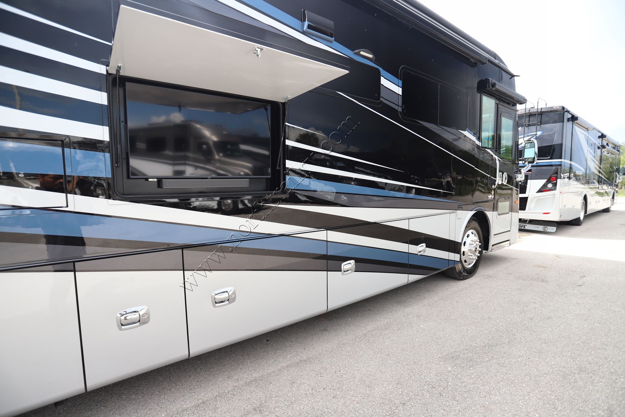 New 2022 Tiffin Motor Homes Phaeton 40AH Class A  For Sale