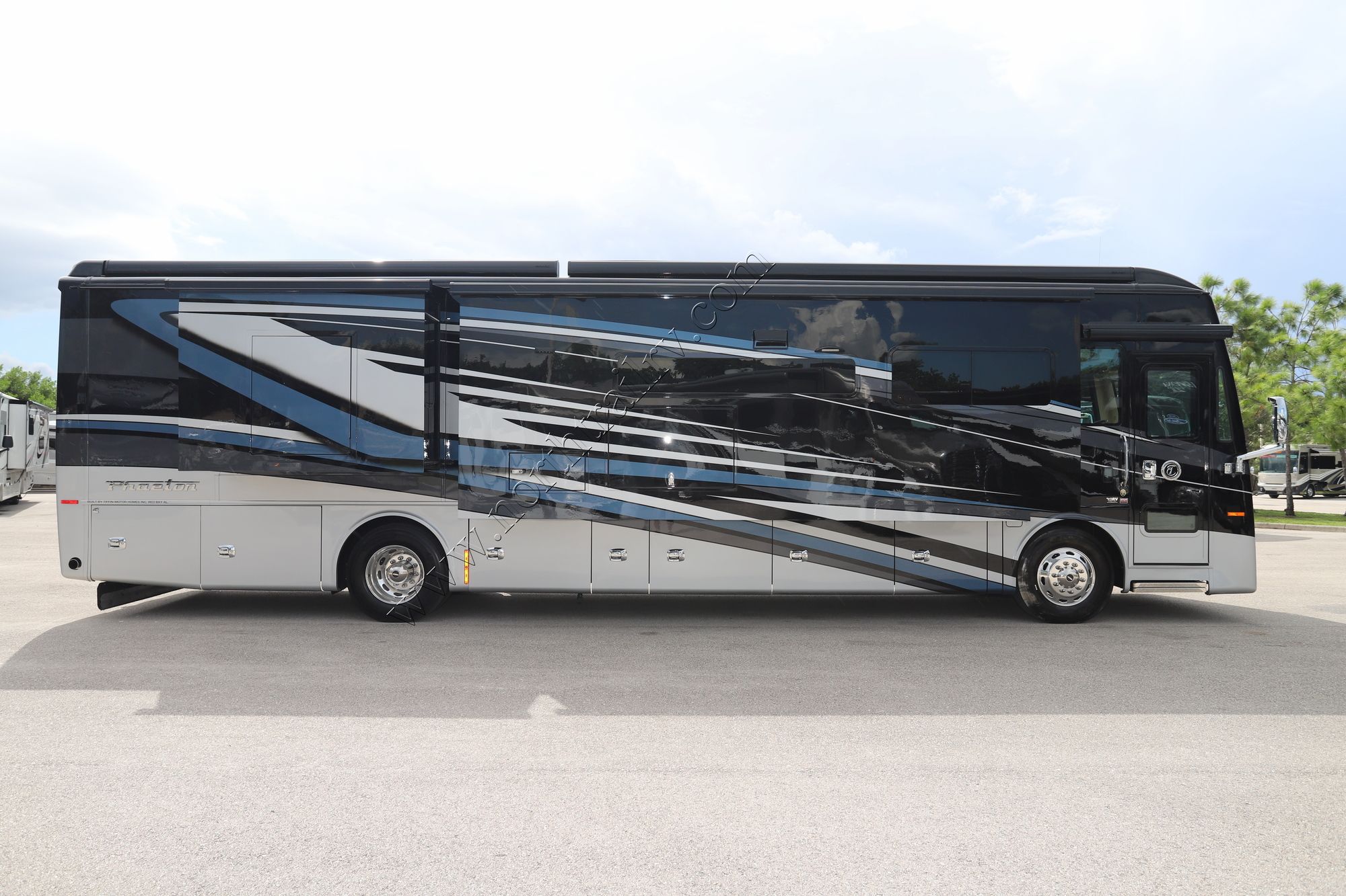 New 2022 Tiffin Motor Homes Phaeton 40AH Class A  For Sale