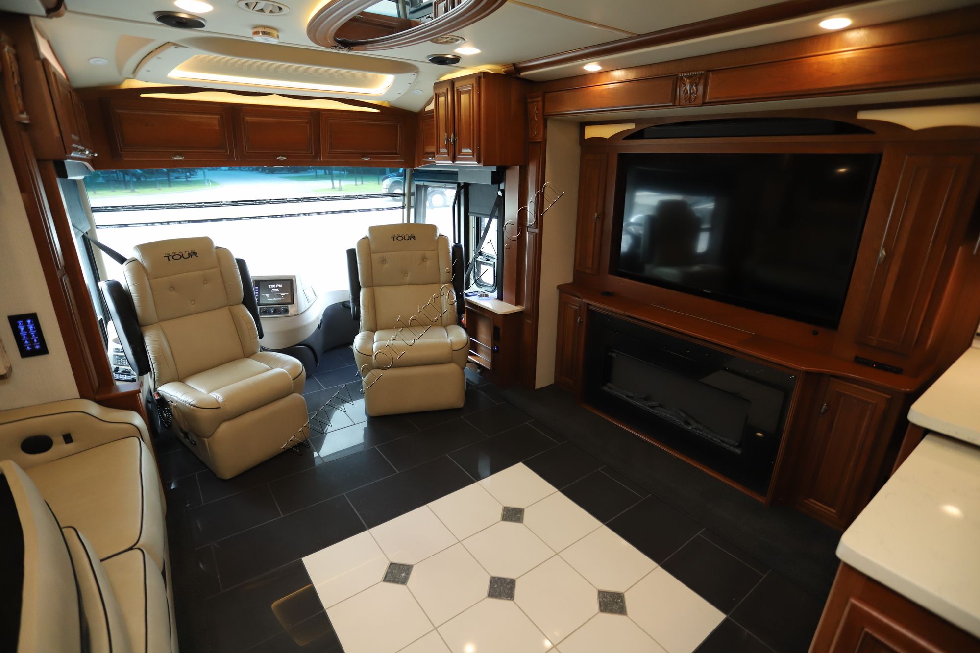 Used 2017 Winnebago Grand Tour 45RL Class A  For Sale