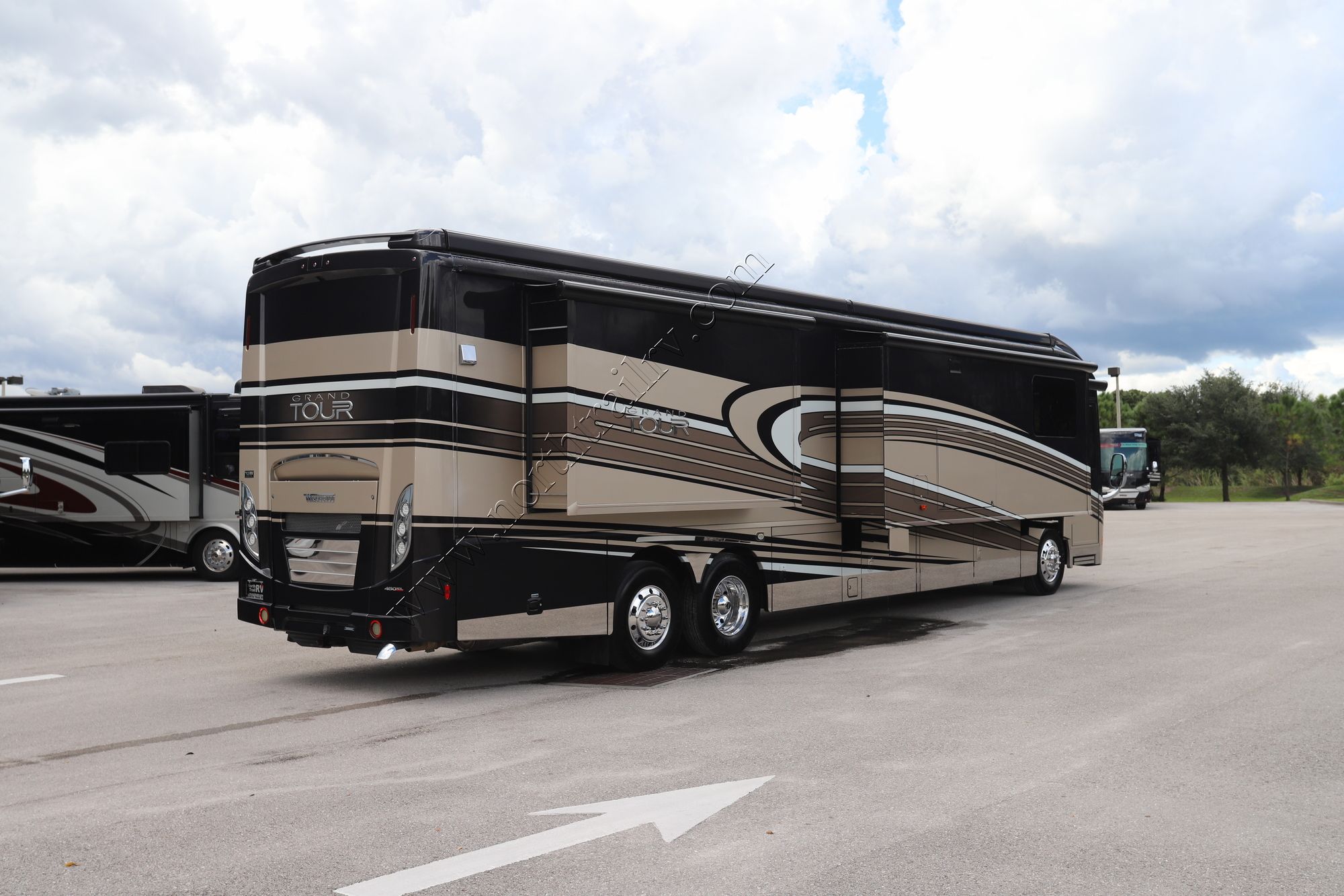 Used 2017 Winnebago Grand Tour 45RL Class A  For Sale