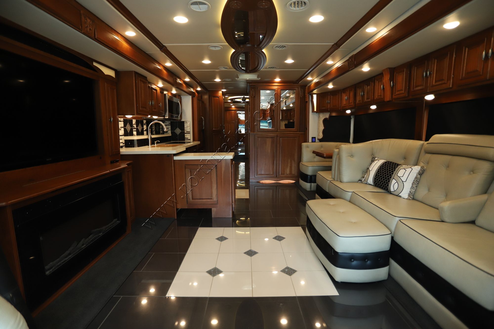 Used 2017 Winnebago Grand Tour 45RL Class A  For Sale