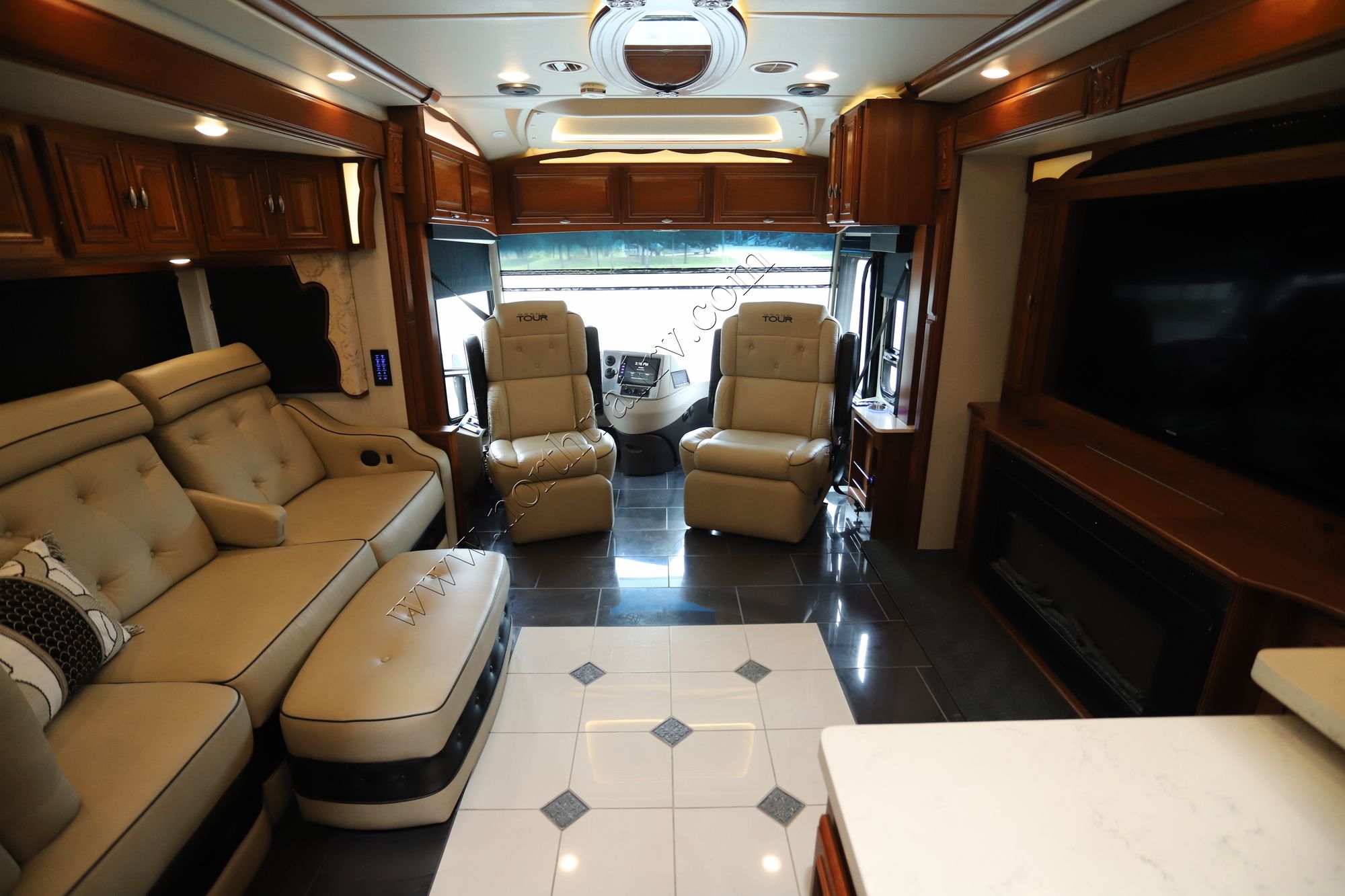 Used 2017 Winnebago Grand Tour 45RL Class A  For Sale