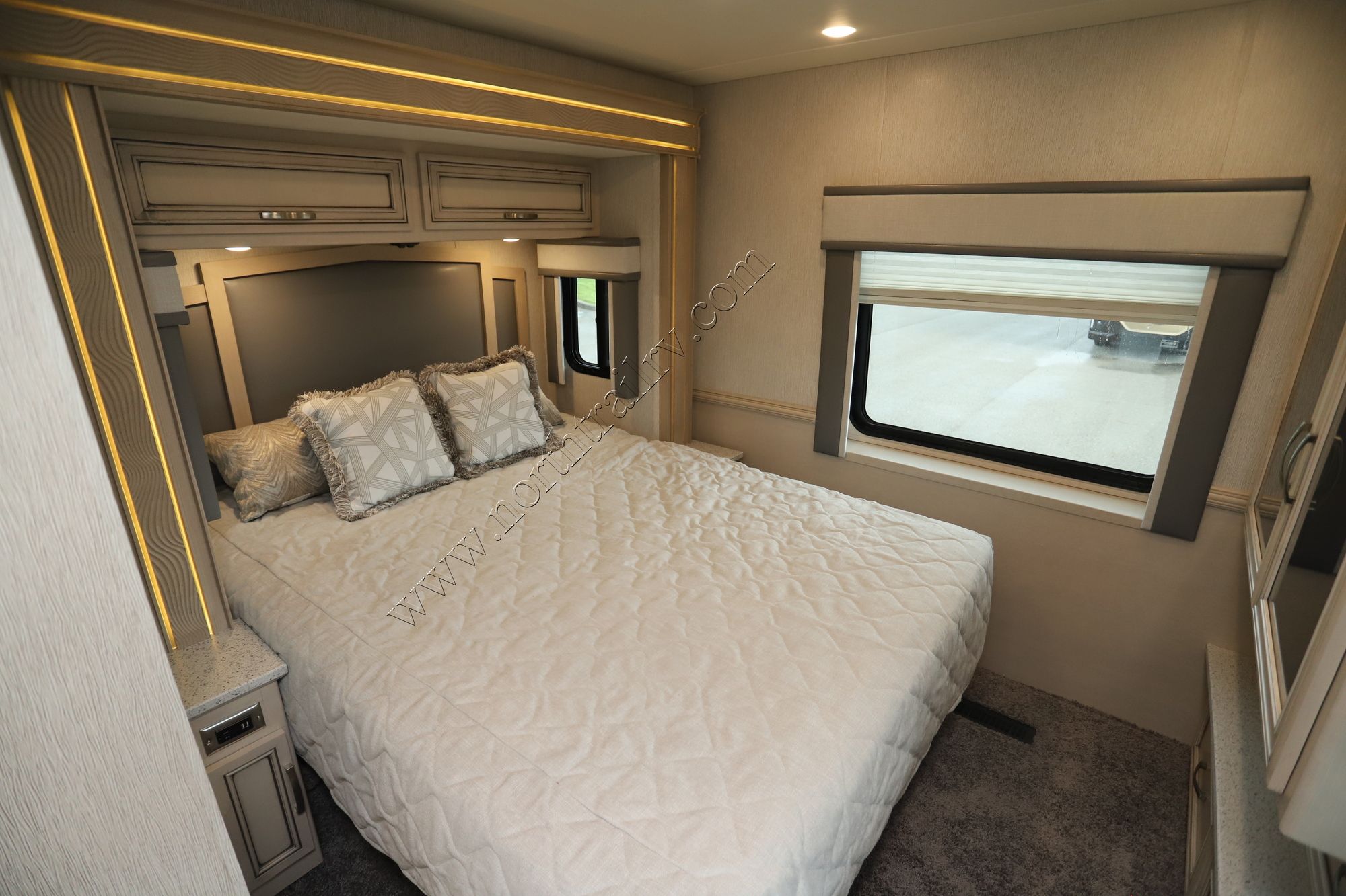 New 2022 Newmar Bay Star Sport 2702 Class A  For Sale