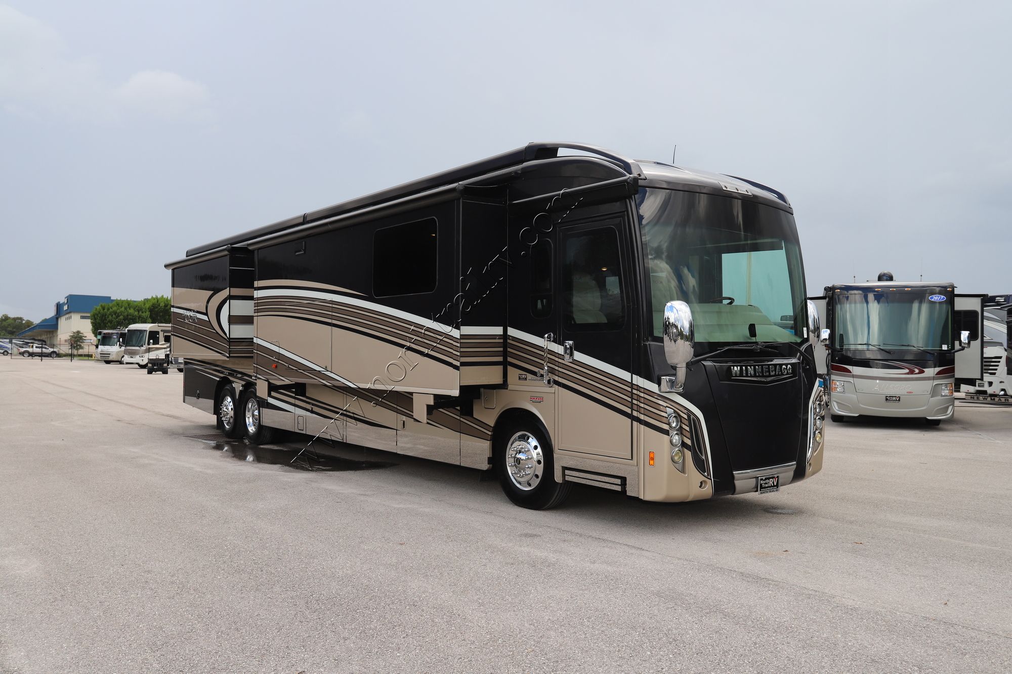 Used 2017 Winnebago Grand Tour 45RL Class A  For Sale