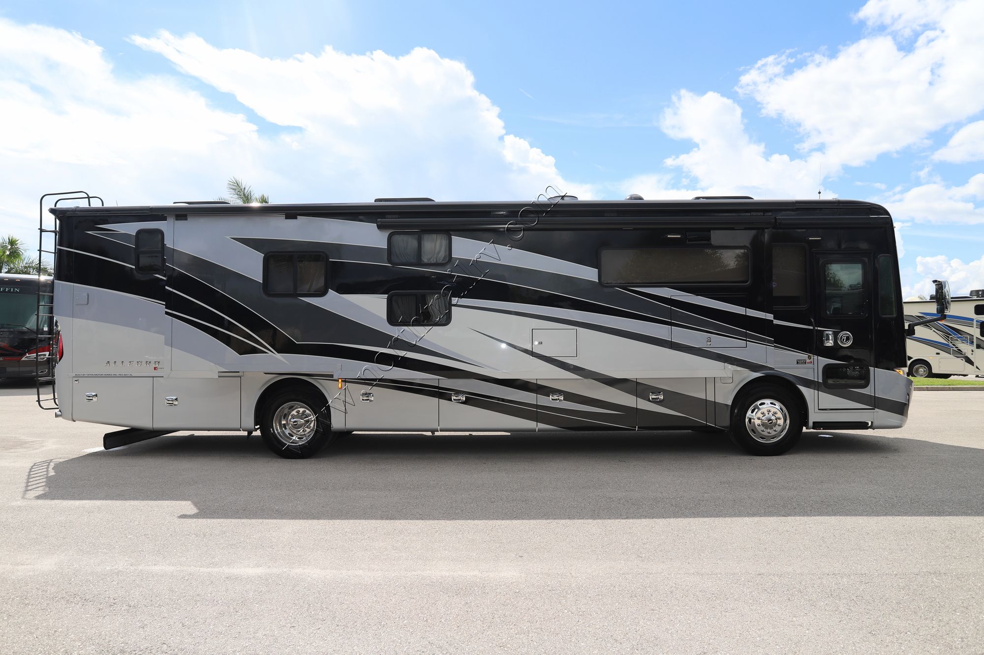 New 2021 Tiffin Motor Homes Allegro Red 38KA Class A  For Sale