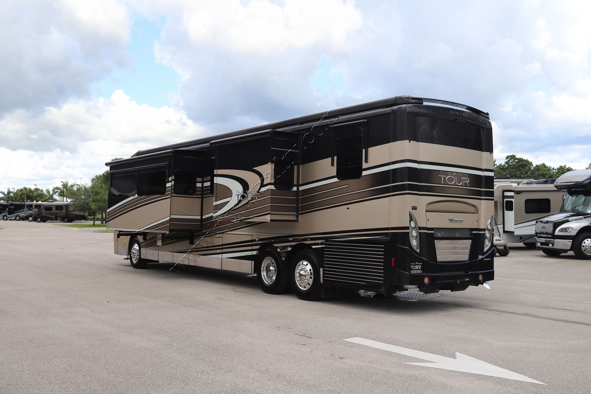 Used 2017 Winnebago Grand Tour 45RL Class A  For Sale