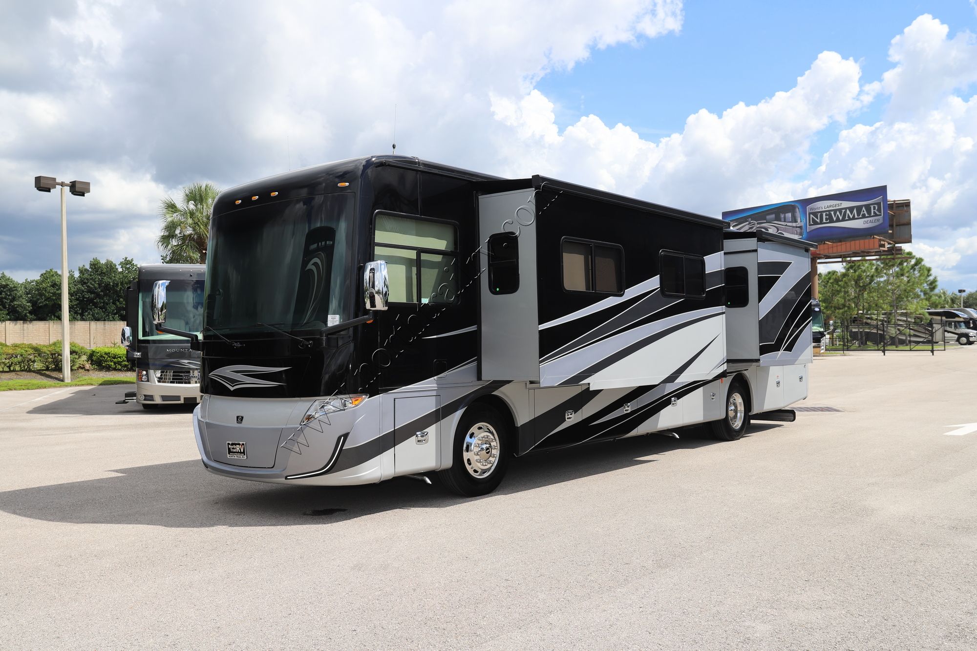 New 2021 Tiffin Motor Homes Allegro Red 38KA Class A  For Sale