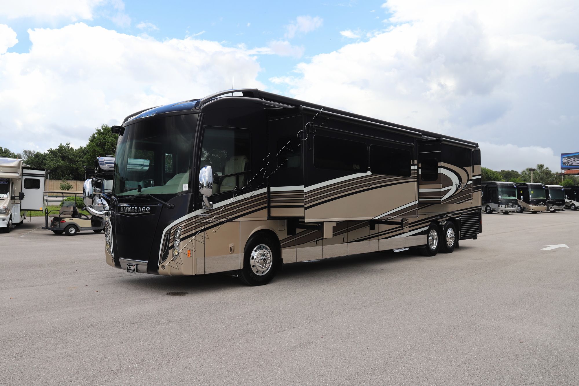 Used 2017 Winnebago Grand Tour 45RL Class A  For Sale