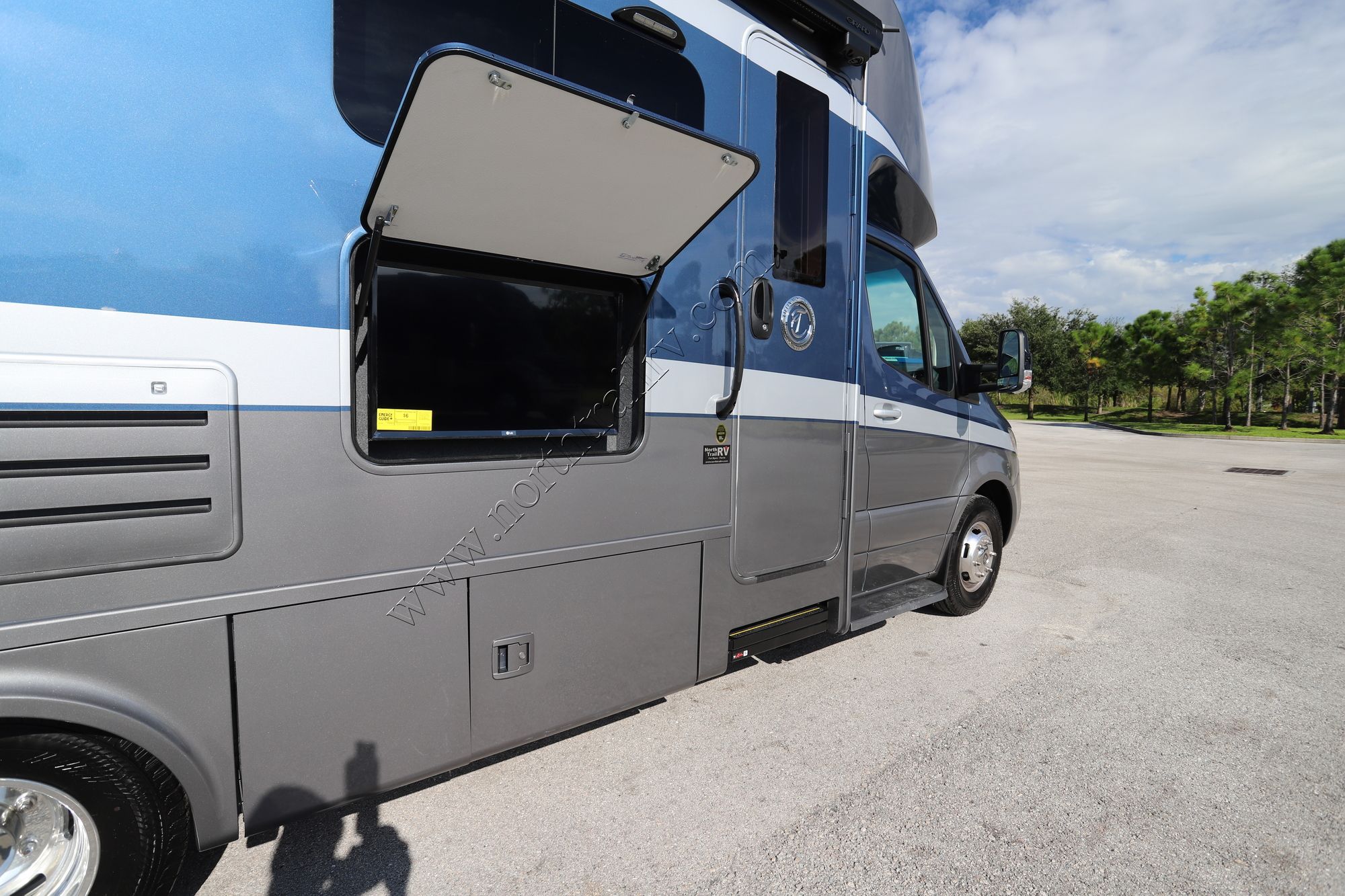 New 2022 Tiffin Motor Homes Wayfarer 25RW Class C  For Sale