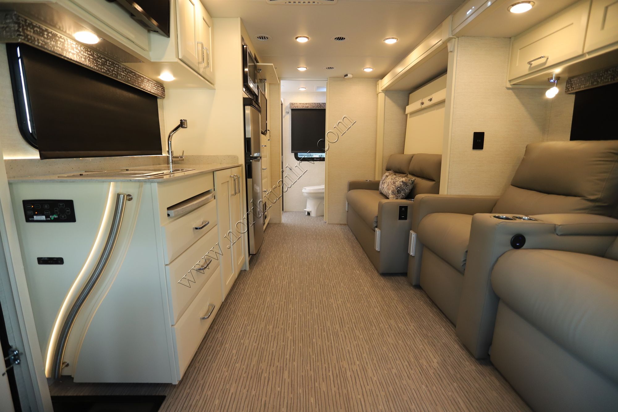 New 2022 Tiffin Motor Homes Wayfarer 25RW Class C  For Sale