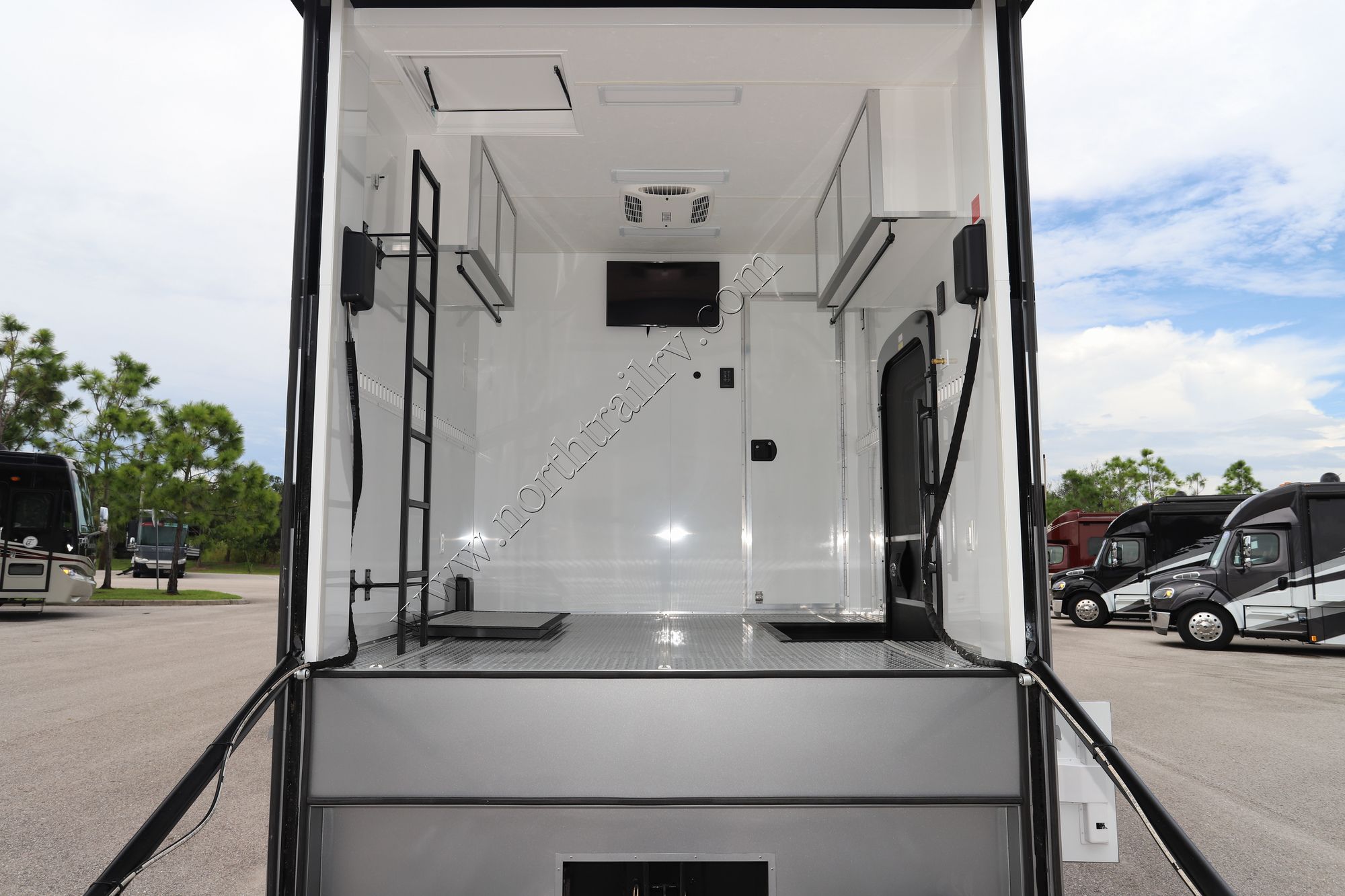 New 2022 Renegade Rv Classic Garage 2609 Super C  For Sale