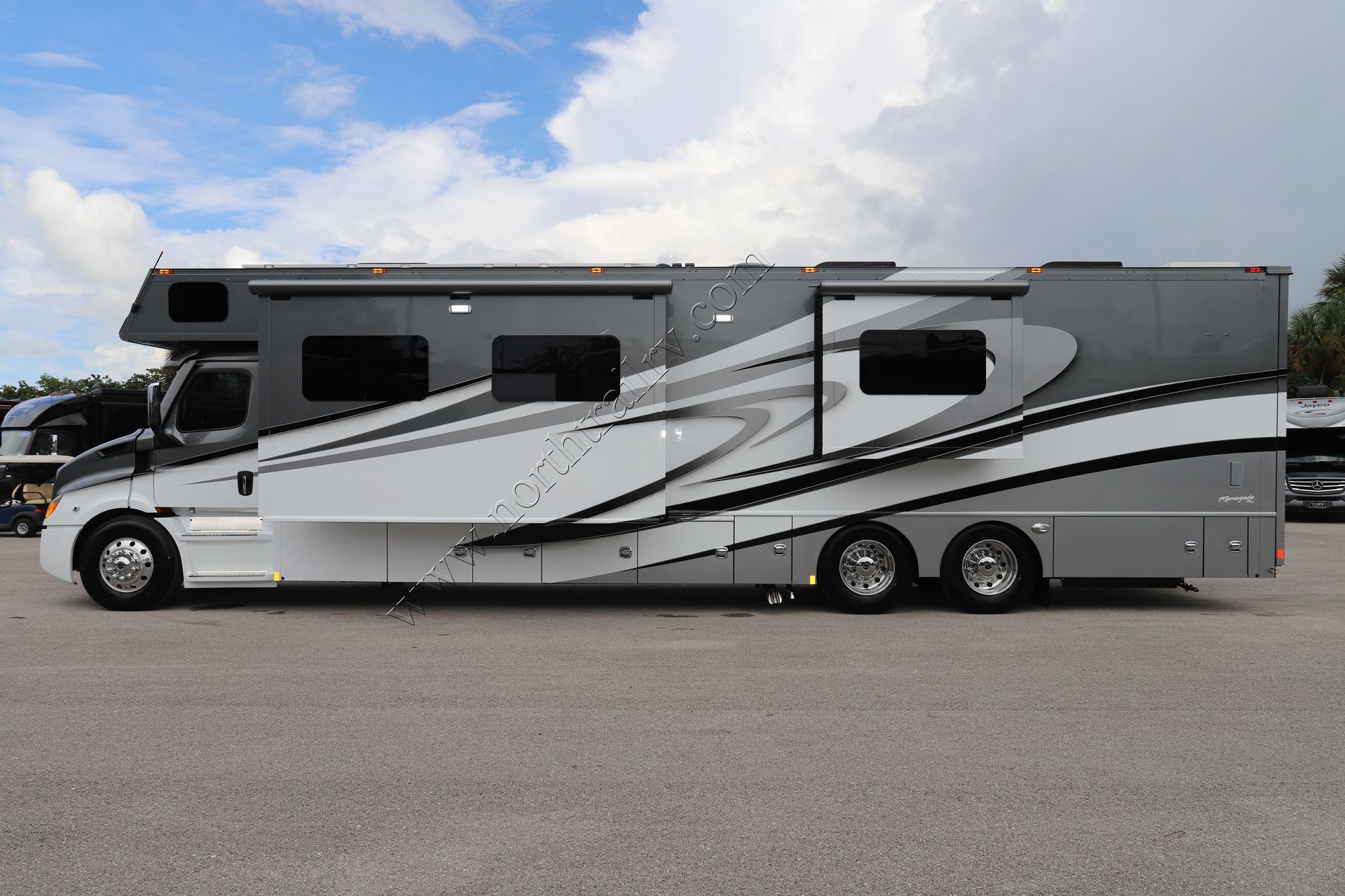 New 2022 Renegade Rv Classic Garage 2609 Super C  For Sale