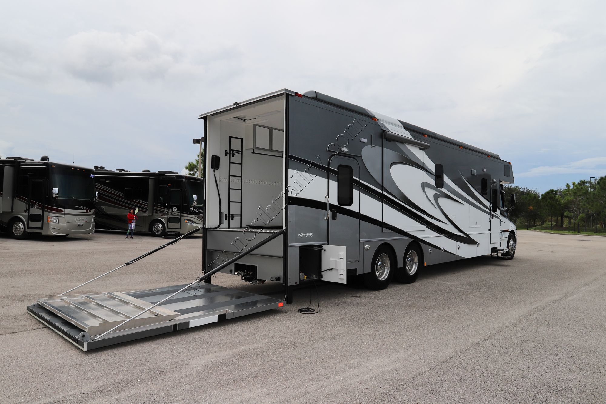 New 2022 Renegade Rv Classic Garage 2609 Super C  For Sale