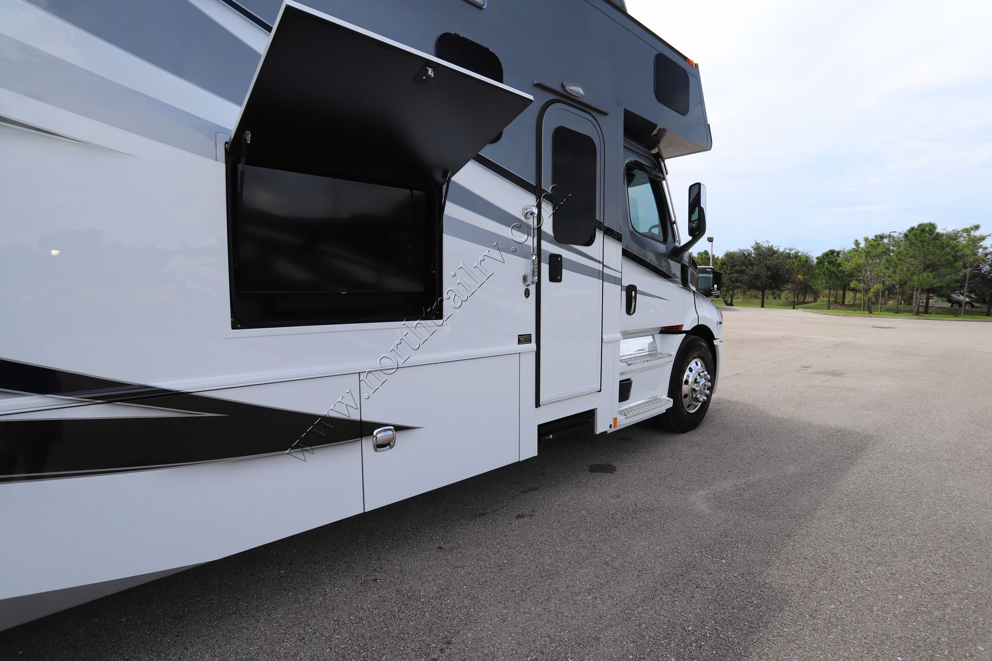 New 2022 Renegade Rv Classic Garage 2609 Super C  For Sale