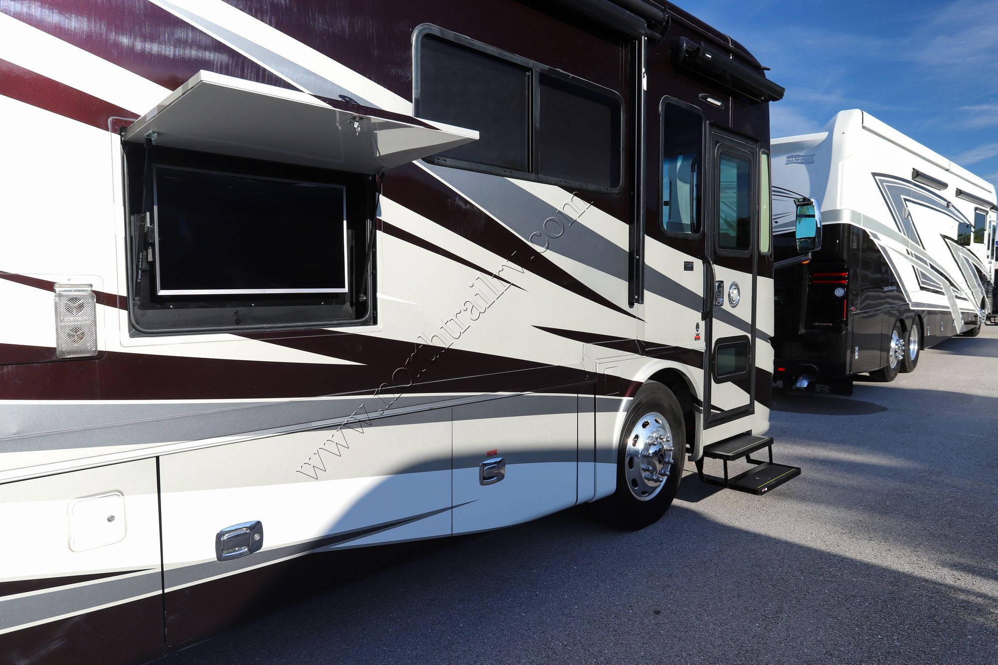 Used 2018 Tiffin Motor Homes Allegro Red 33AA Class A  For Sale