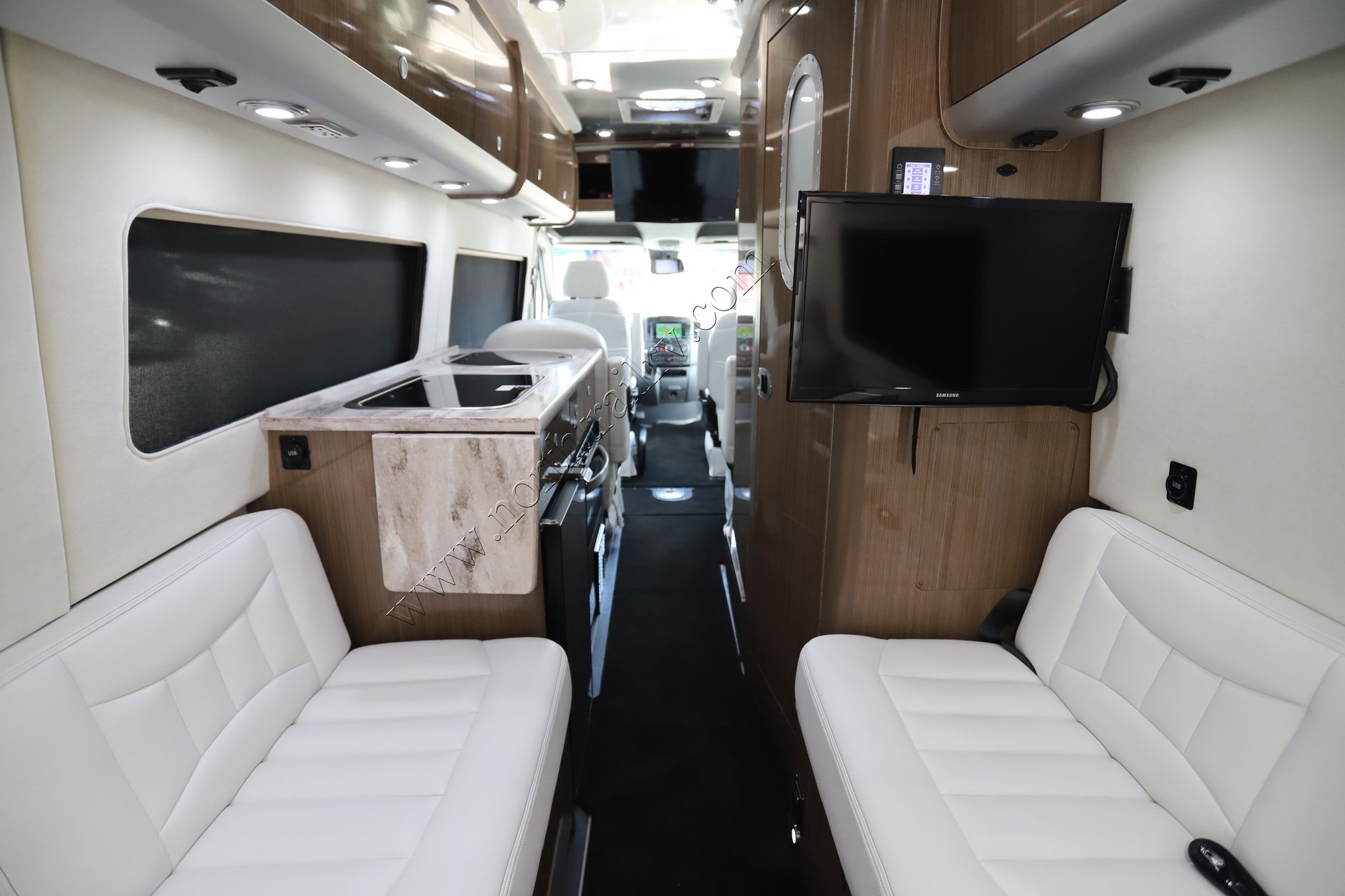 Used 2019 Airstream Interstate LOUNGE EXT4X4 Class B  For Sale