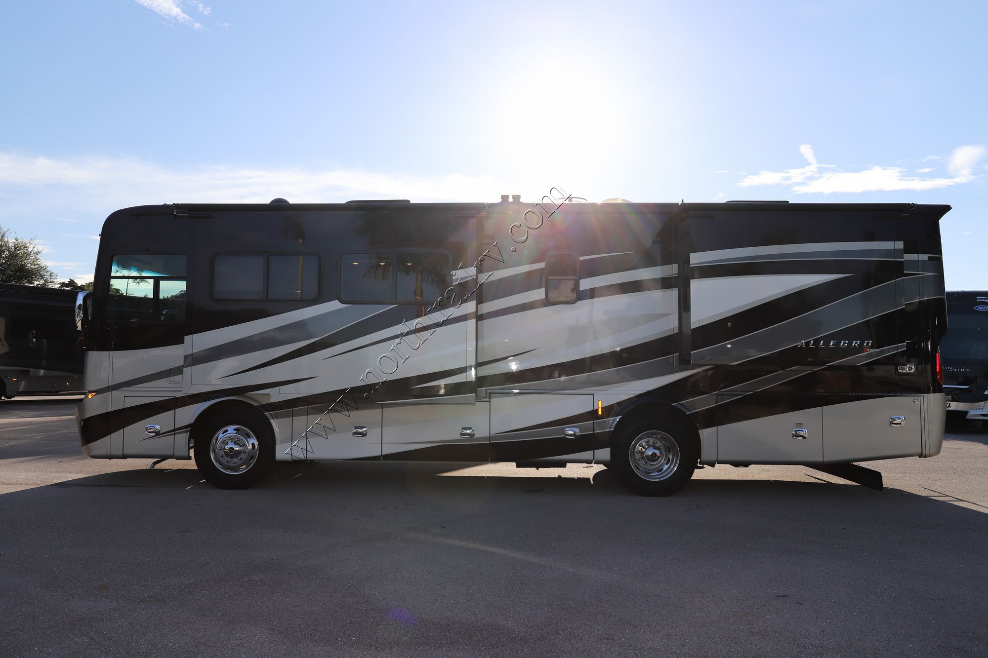 Used 2018 Tiffin Motor Homes Allegro Red 33AA Class A  For Sale