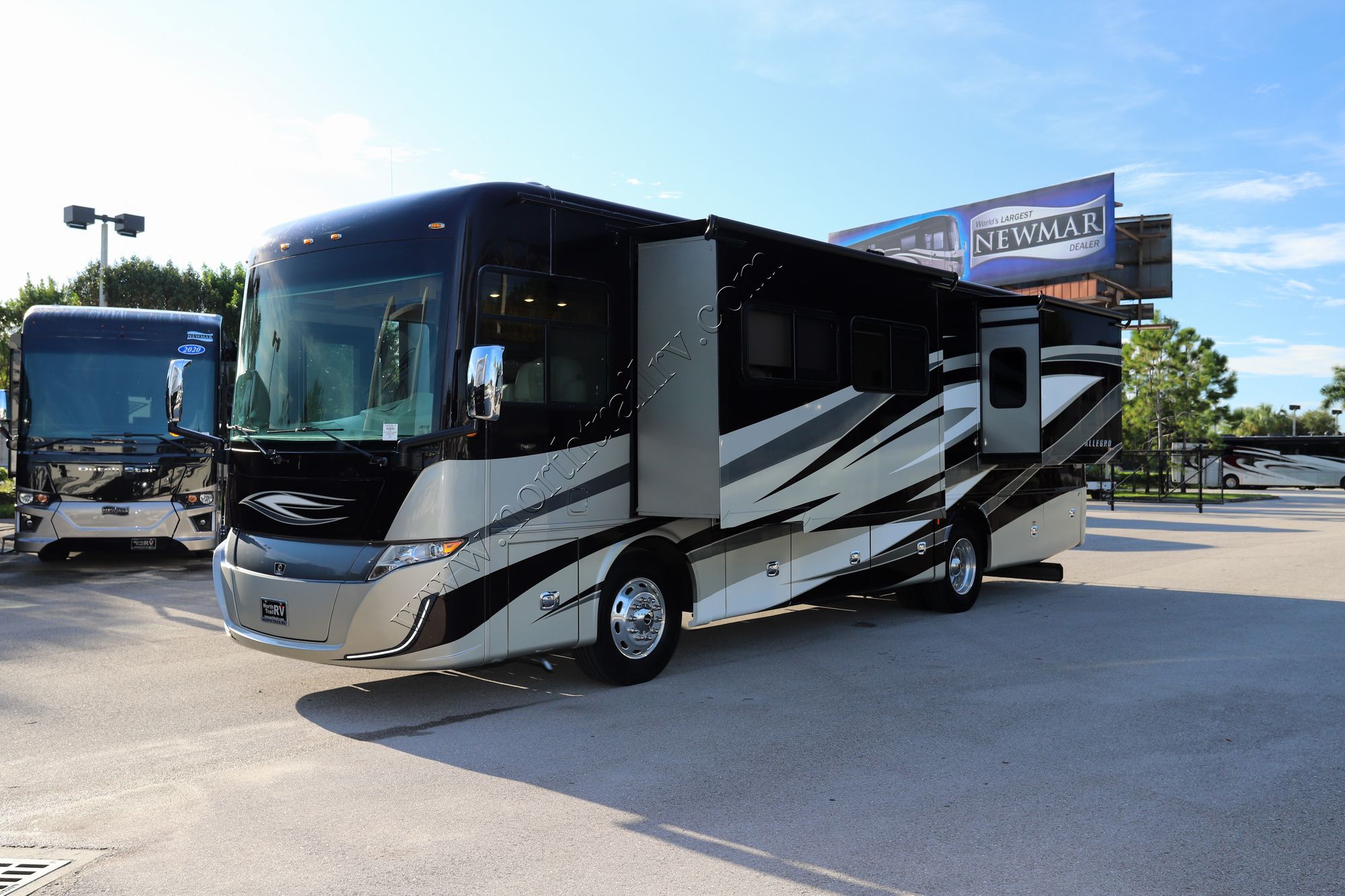 Used 2018 Tiffin Motor Homes Allegro Red 33AA Class A  For Sale