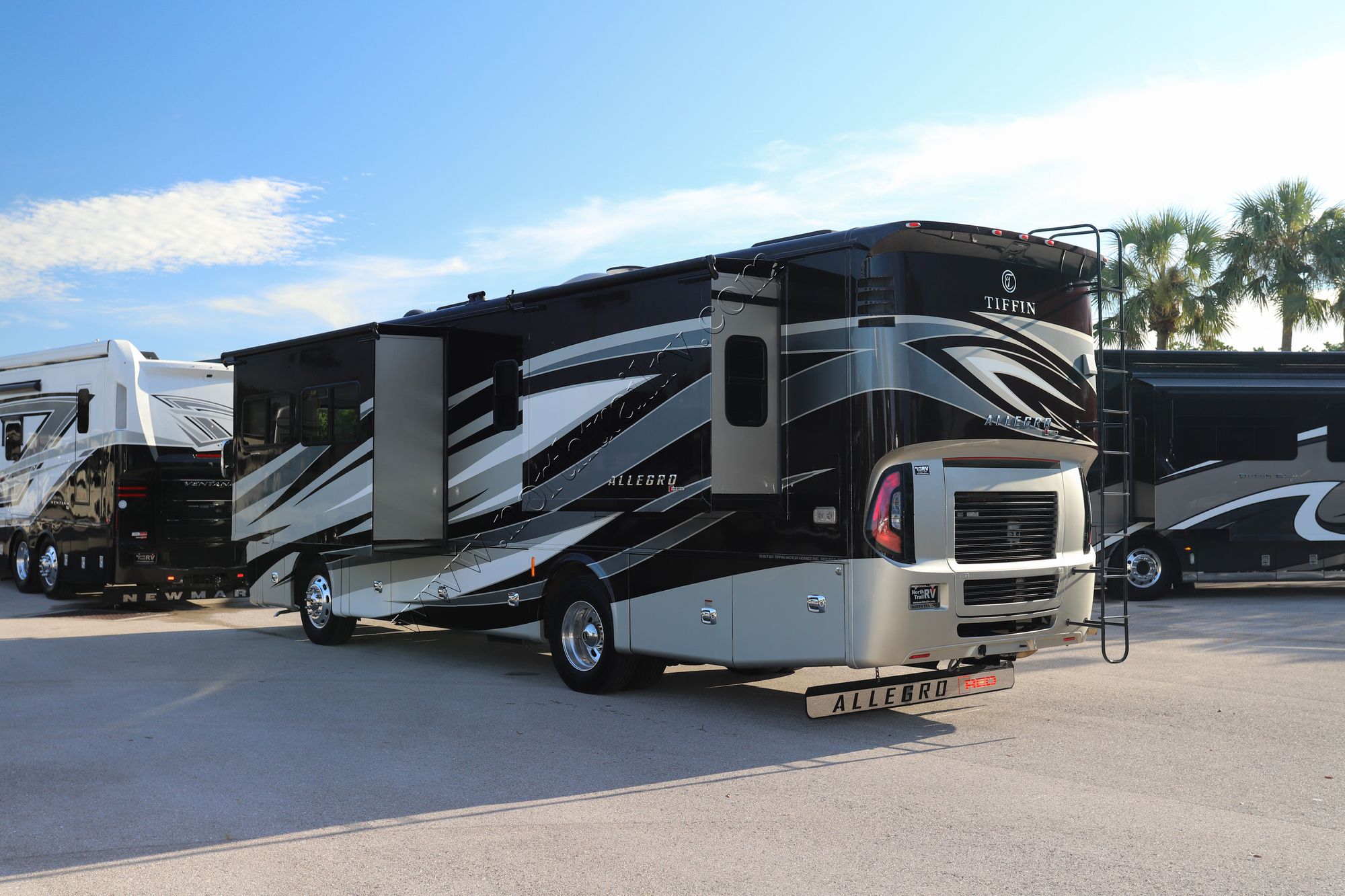 Used 2018 Tiffin Motor Homes Allegro Red 33AA Class A  For Sale