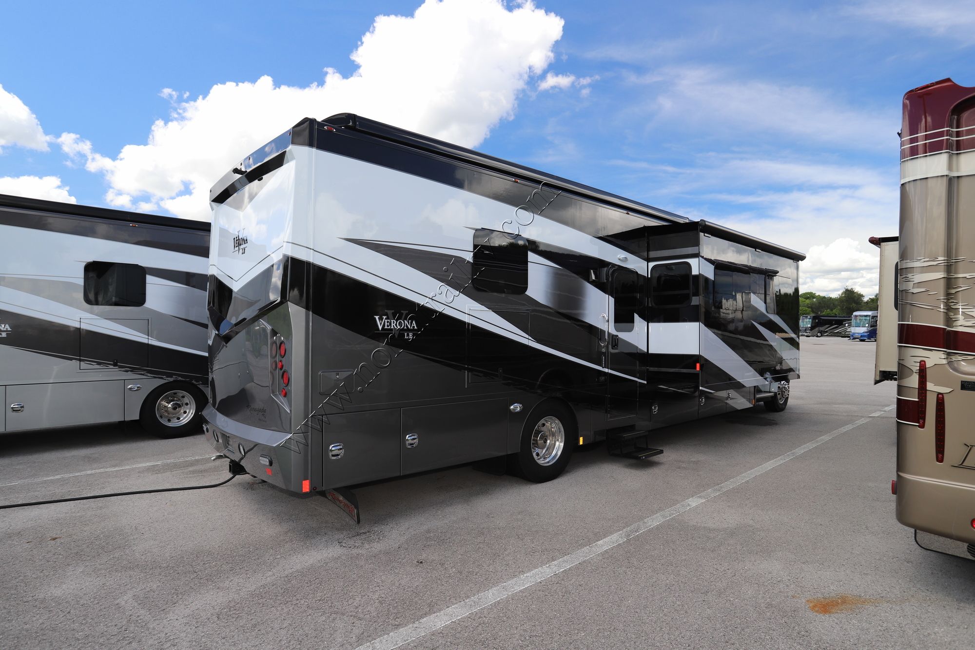 Used 2021 Renegade Rv Verona Le 40LRB Super C  For Sale