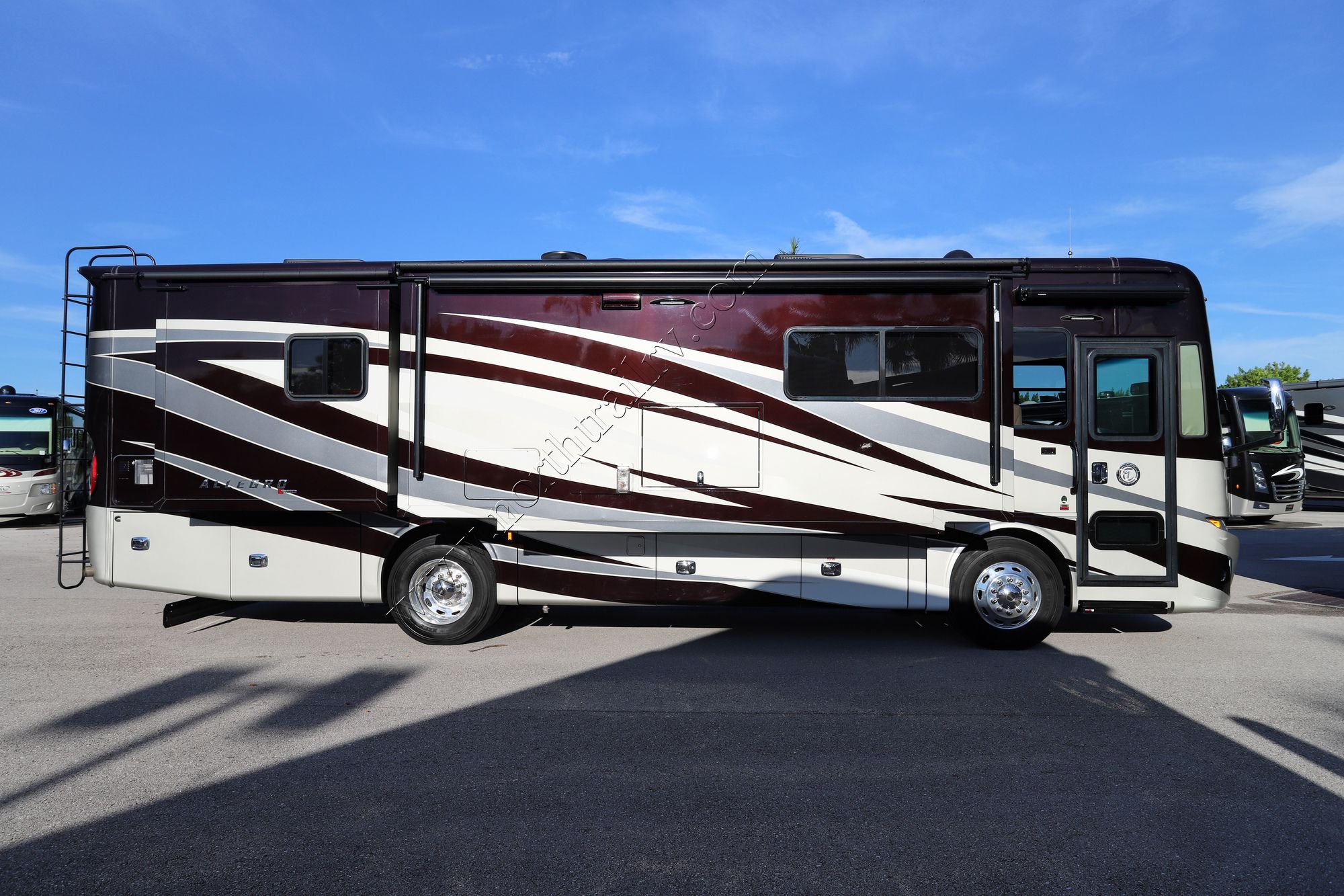 Used 2018 Tiffin Motor Homes Allegro Red 33AA Class A  For Sale