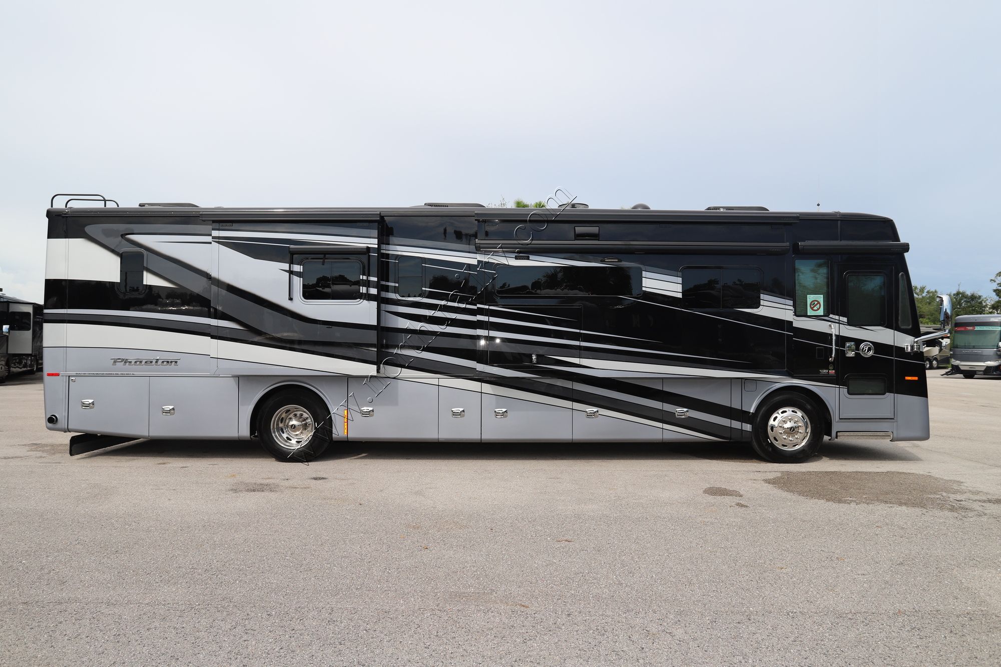 New 2022 Tiffin Motor Homes Phaeton 40QBH Class A  For Sale