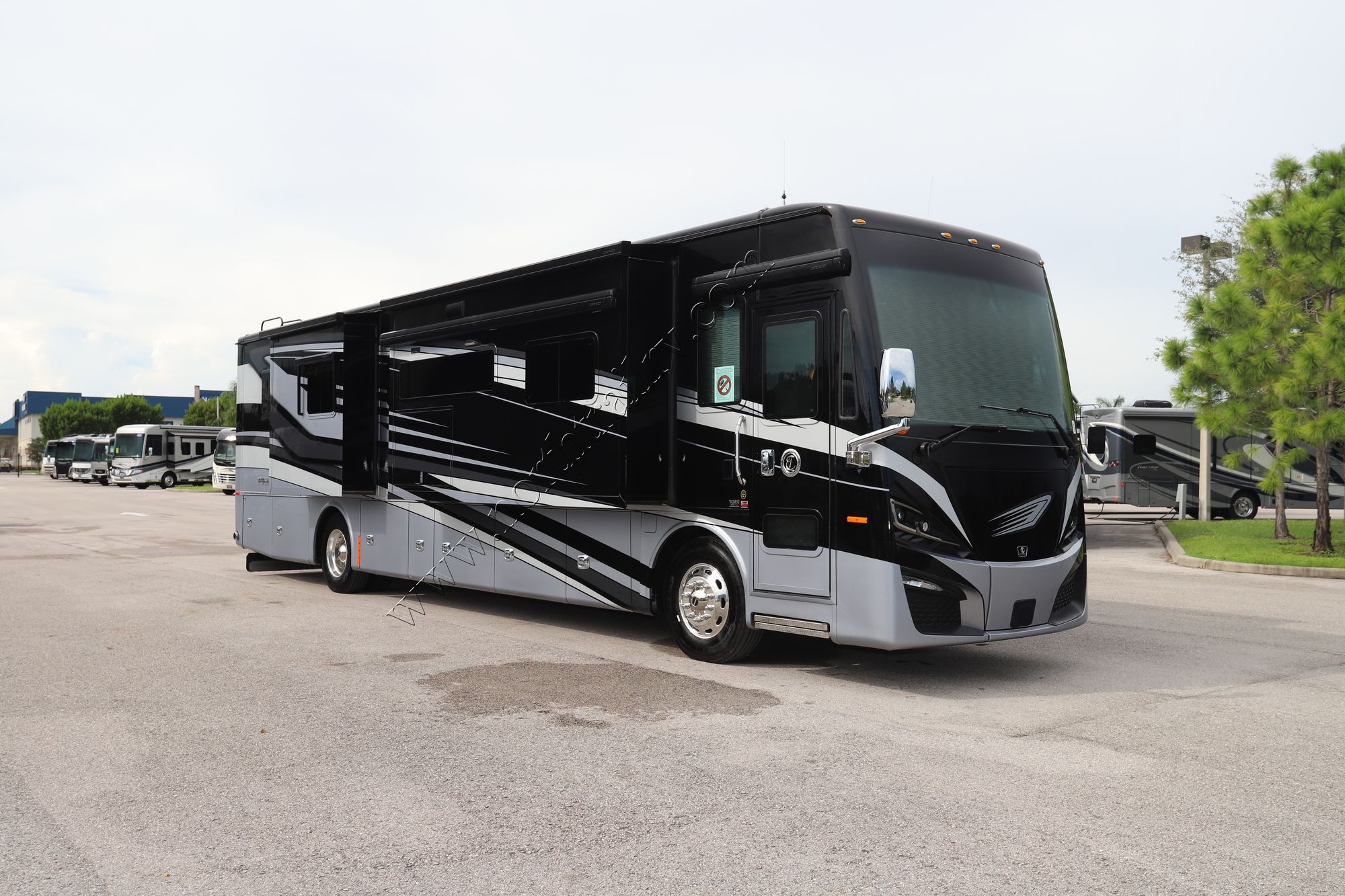 New 2022 Tiffin Motor Homes Phaeton 40QBH Class A  For Sale