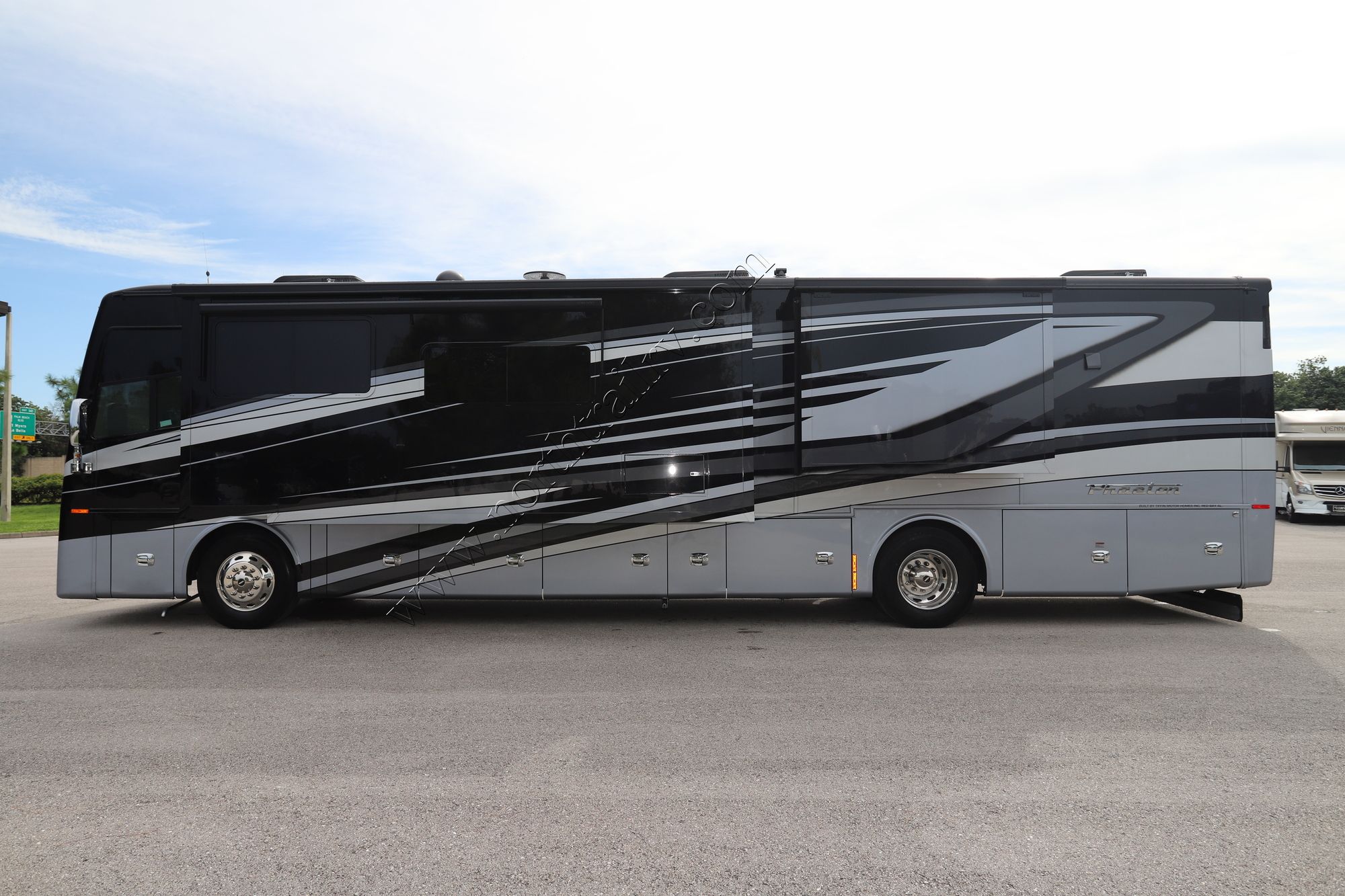 New 2022 Tiffin Motor Homes Phaeton 40QBH Class A  For Sale