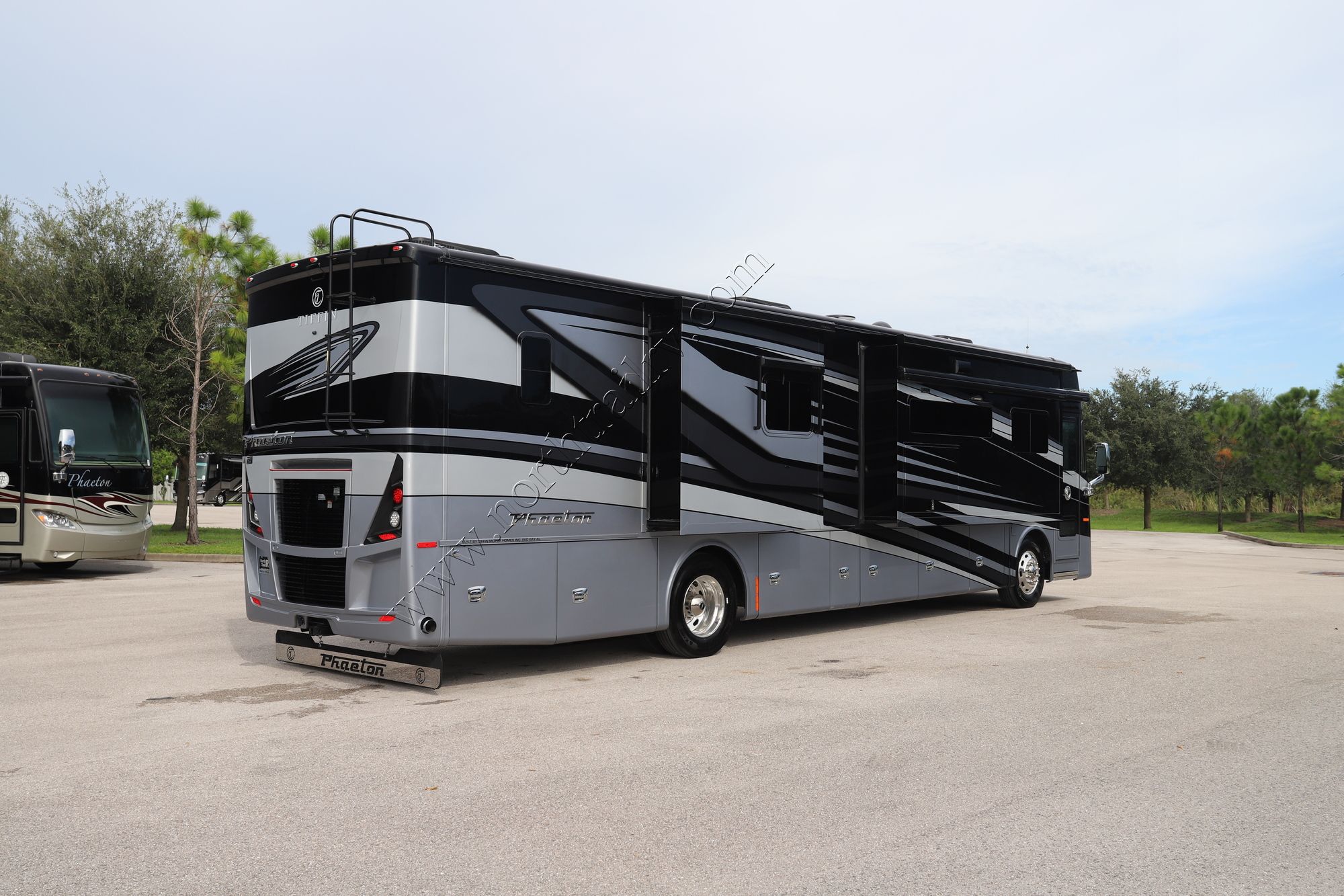 New 2022 Tiffin Motor Homes Phaeton 40QBH Class A  For Sale