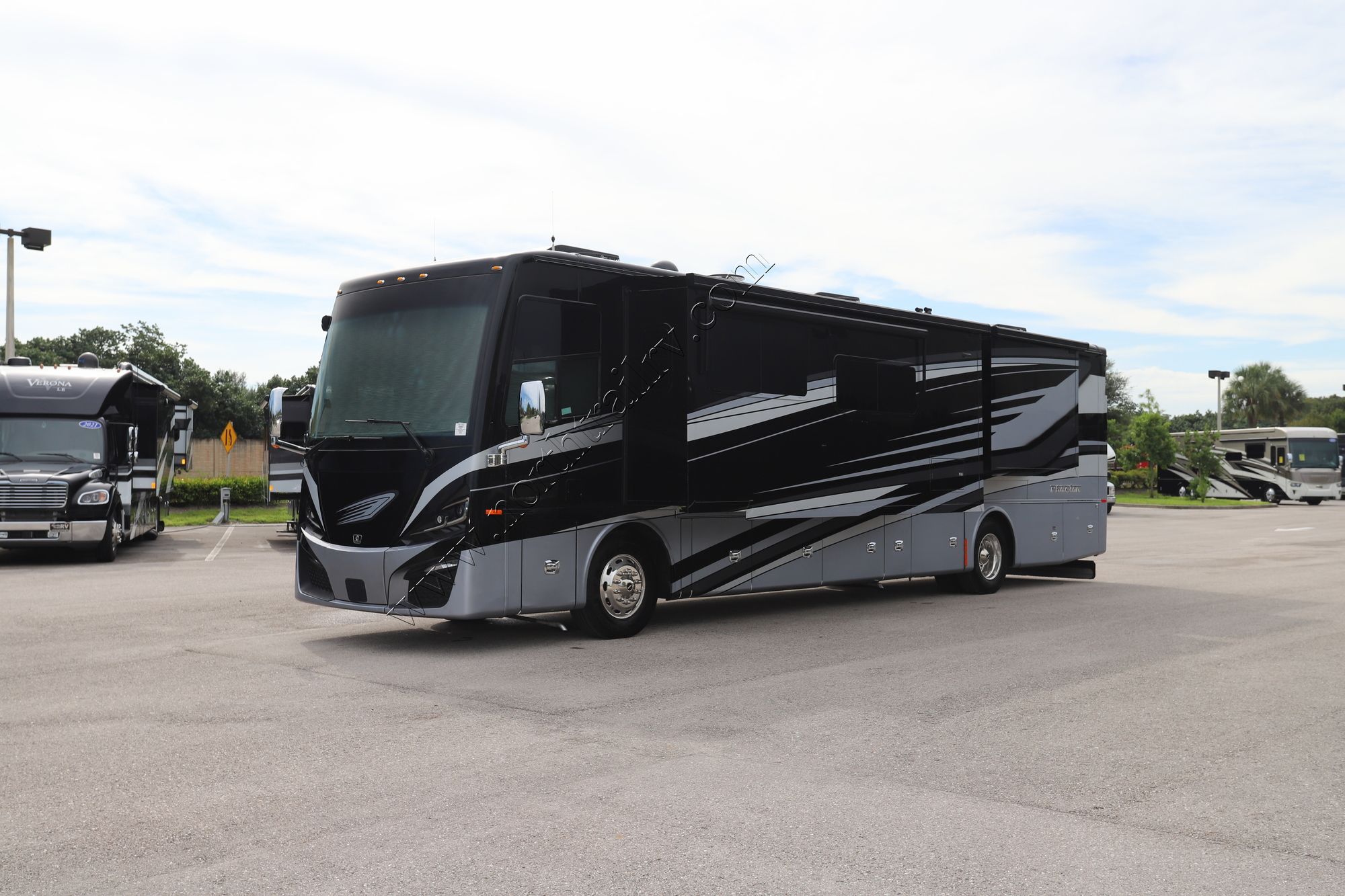 New 2022 Tiffin Motor Homes Phaeton 40QBH Class A  For Sale