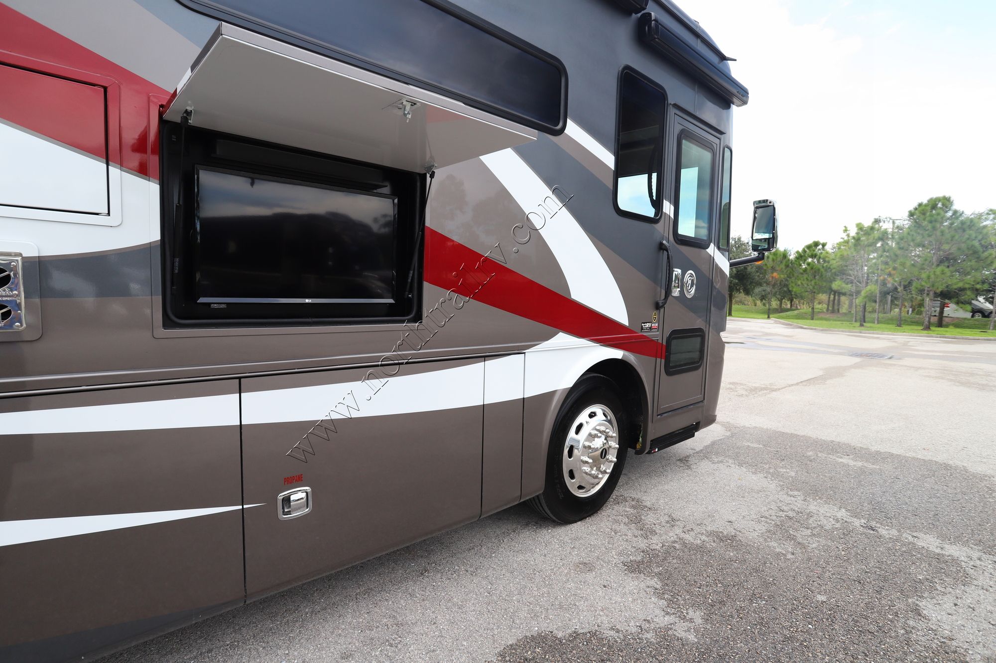 New 2022 Tiffin Motor Homes Allegro Red 38LL Class A  For Sale