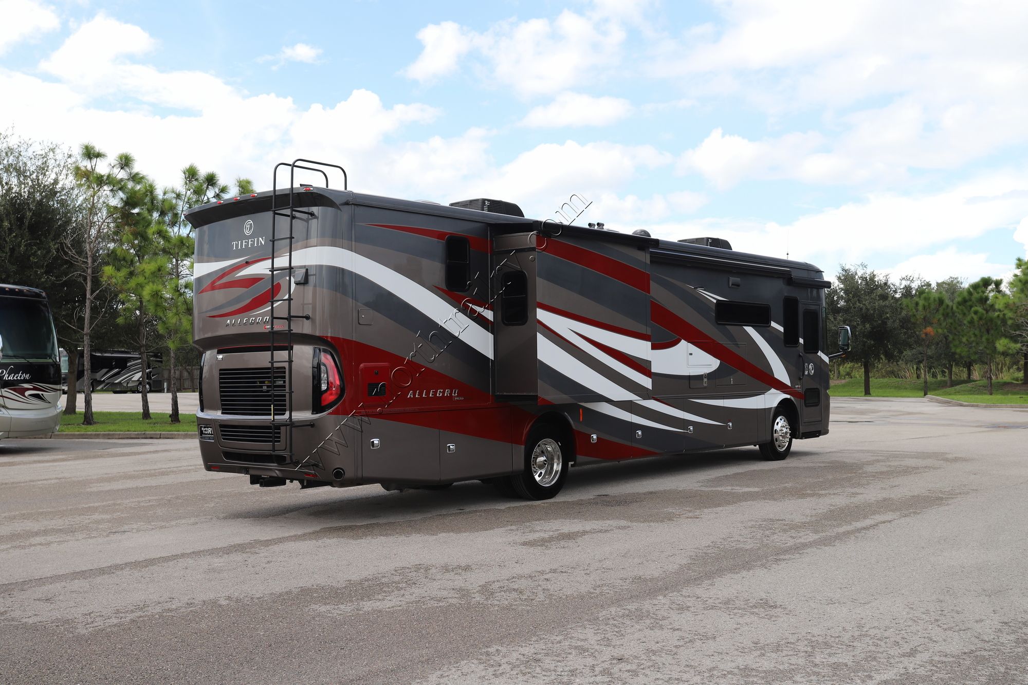 New 2022 Tiffin Motor Homes Allegro Red 38LL Class A  For Sale