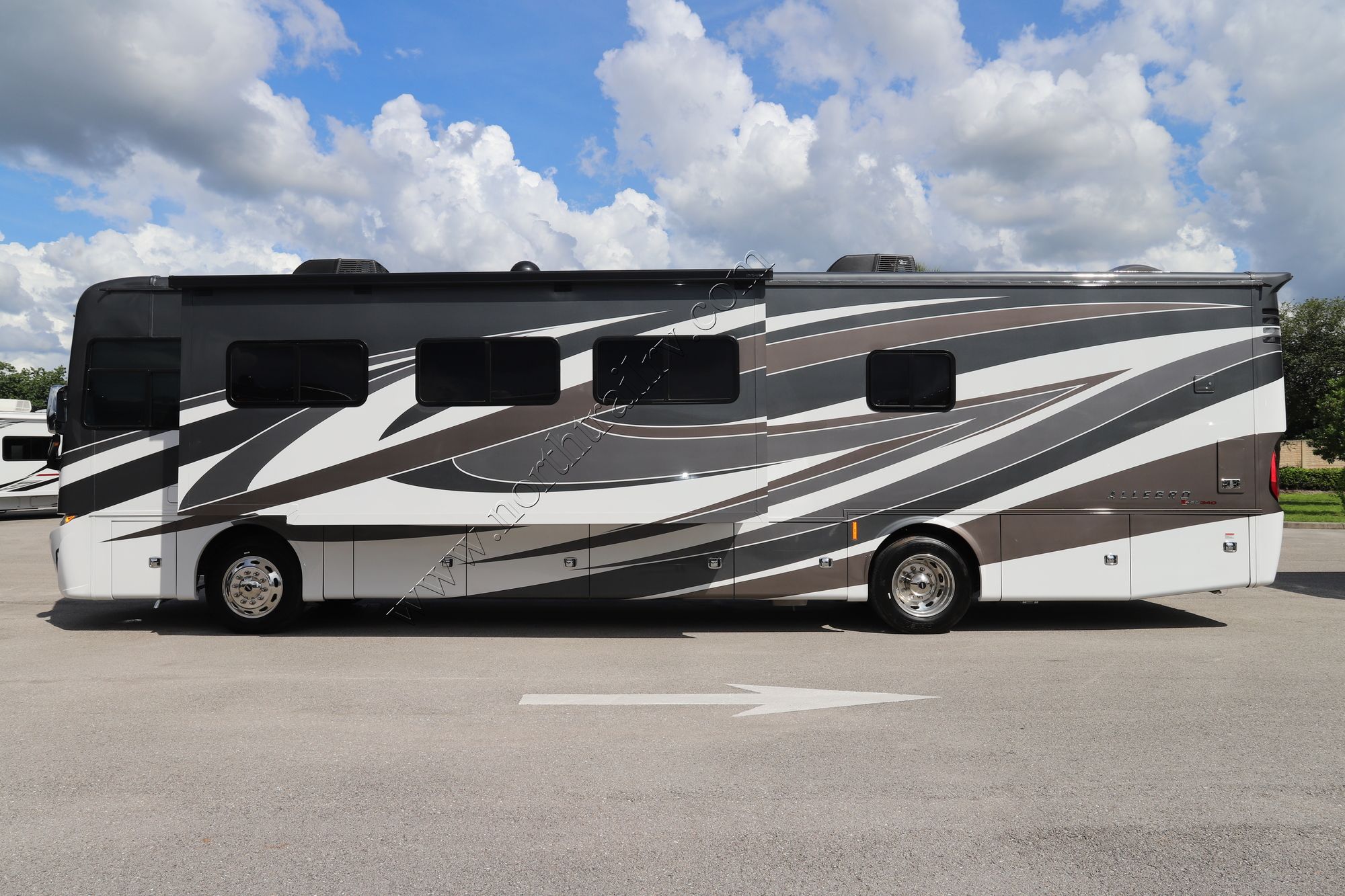 New 2022 Tiffin Motor Homes Allegro Red 38LL Class A  For Sale