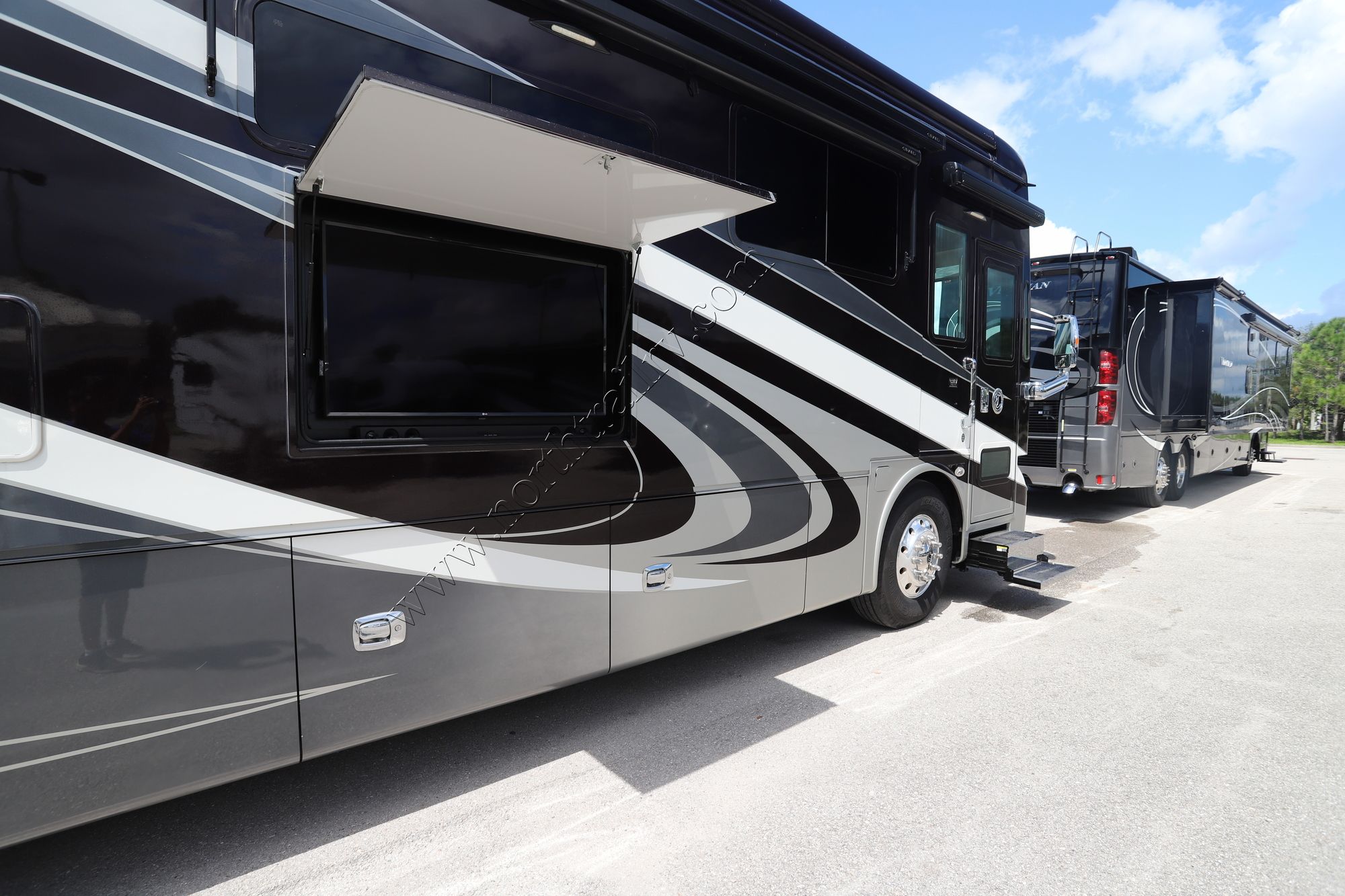 Used 2018 Tiffin Motor Homes Allegro Bus 45OPP Class A  For Sale