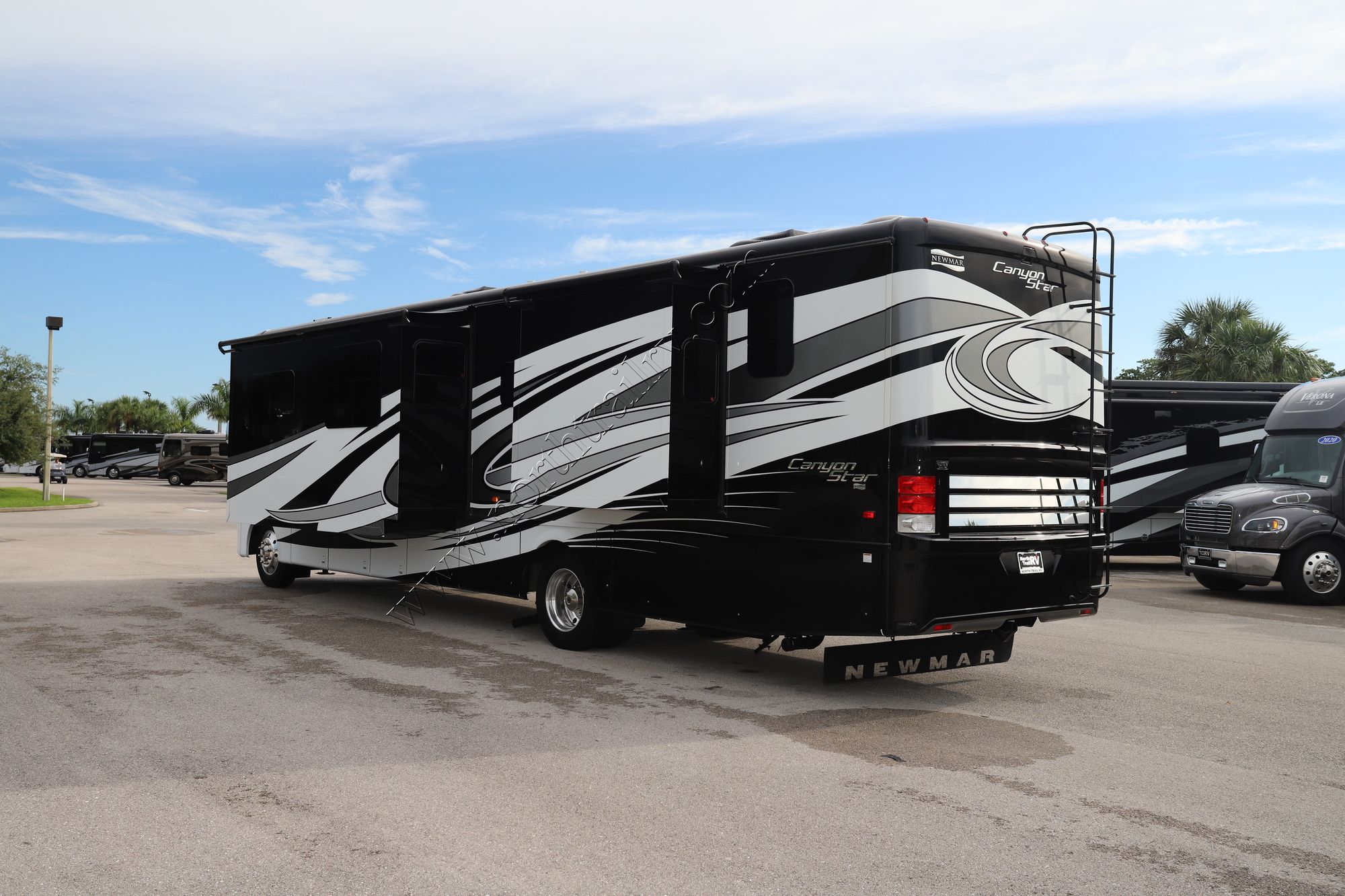 Used 2017 Newmar Canyon Star 3953 Class A  For Sale