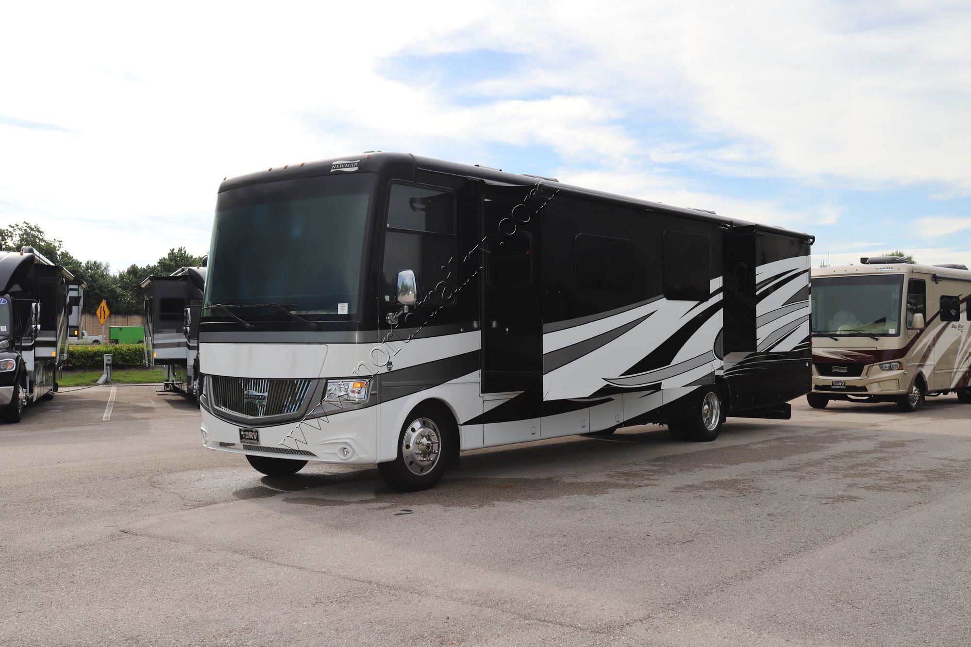 Used 2017 Newmar Canyon Star 3953 Class A  For Sale