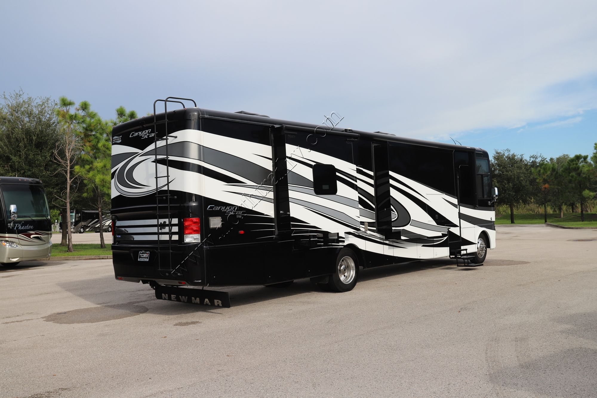 Used 2017 Newmar Canyon Star 3953 Class A  For Sale