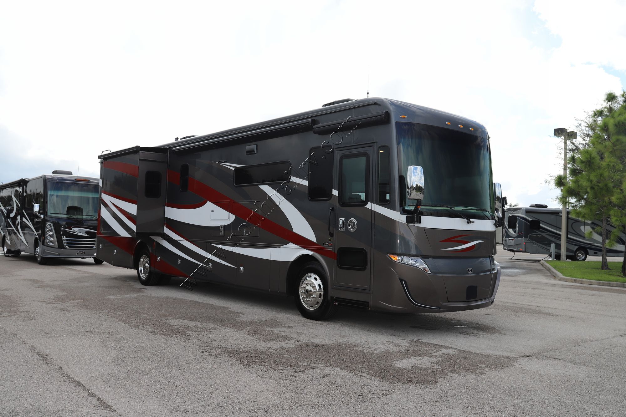 New 2022 Tiffin Motor Homes Allegro Red 38LL Class A  For Sale