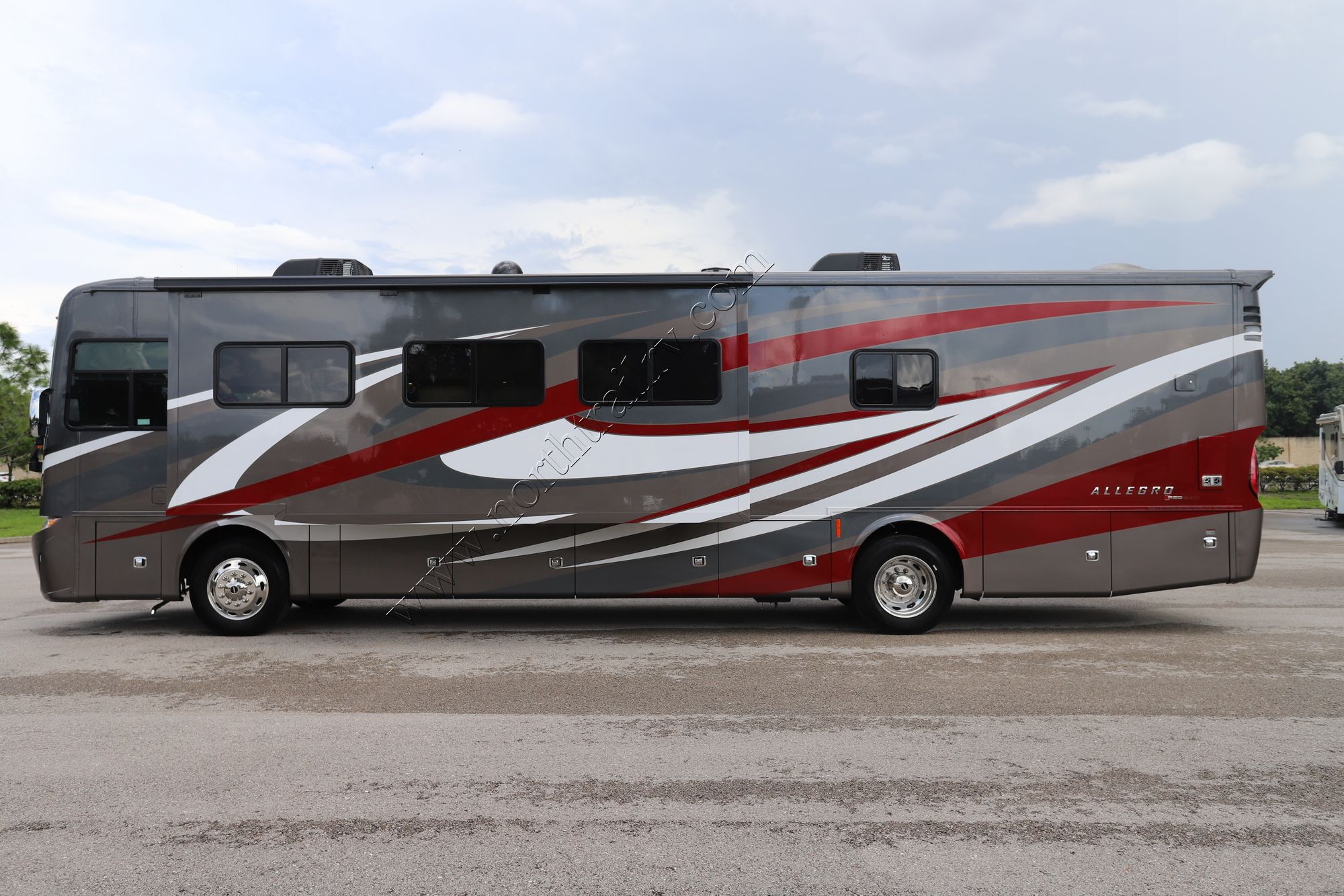 New 2022 Tiffin Motor Homes Allegro Red 38LL Class A  For Sale