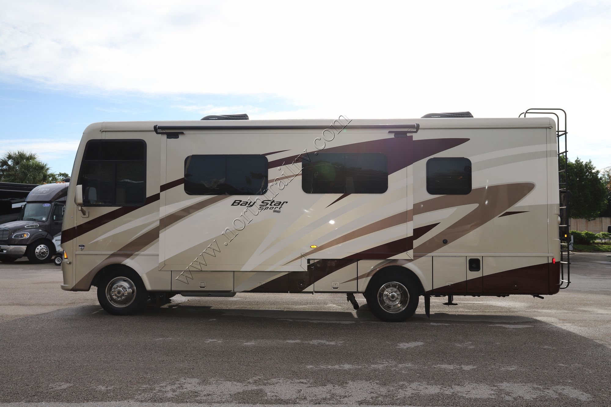 Used 2021 Newmar Bay Star Sport 2702 Class A  For Sale