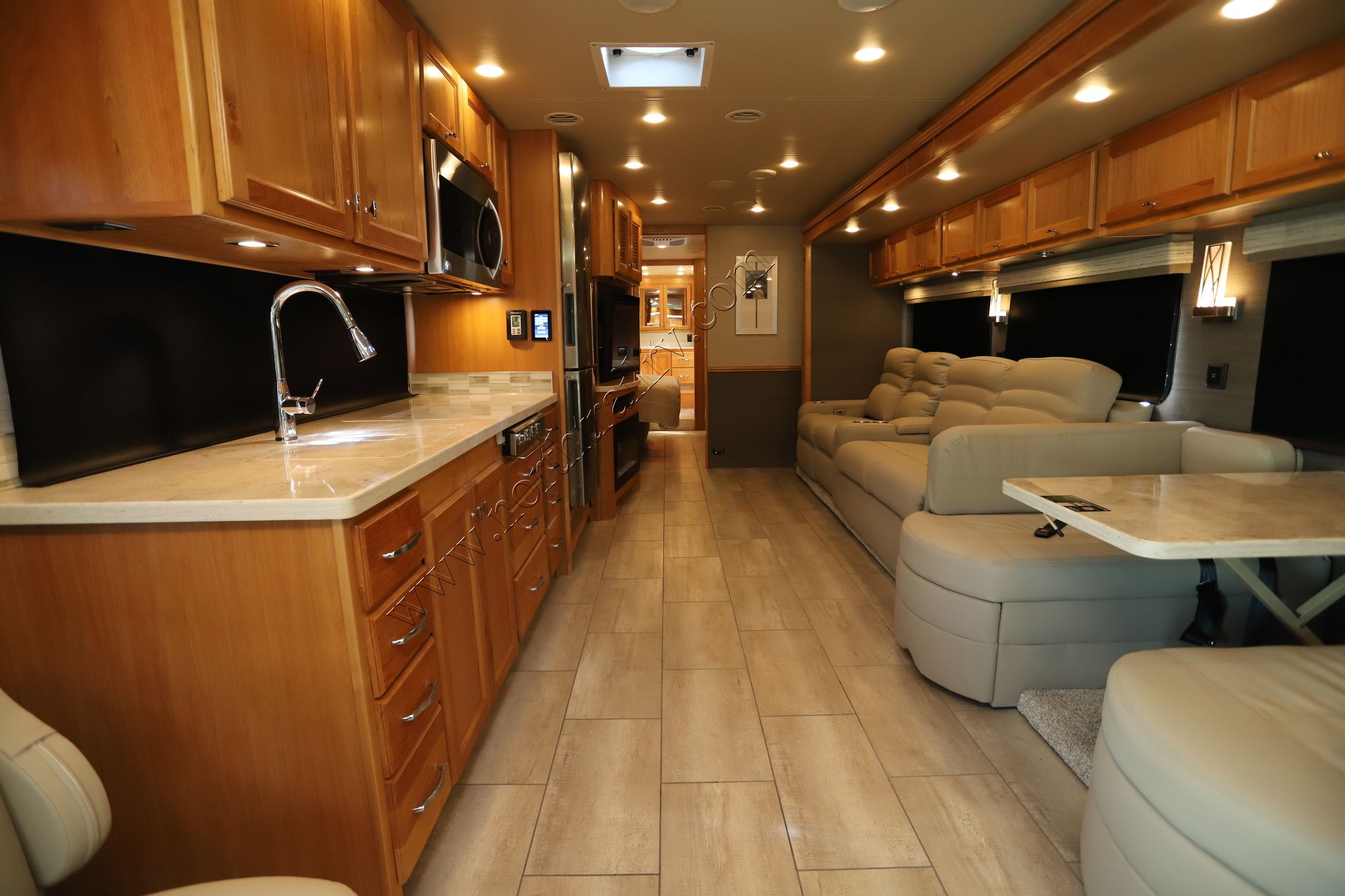 New 2022 Tiffin Motor Homes Allegro Red 38LL Class A  For Sale