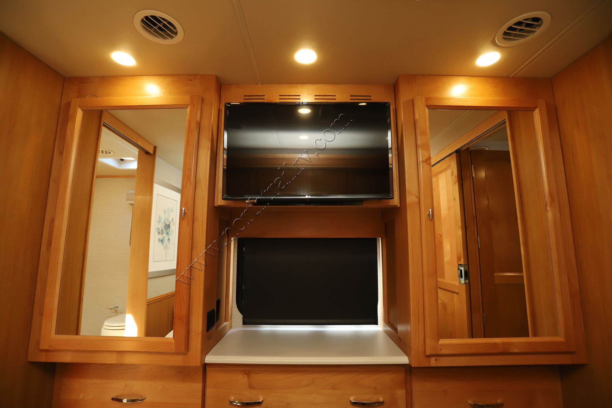 New 2022 Tiffin Motor Homes Allegro Red 38LL Class A  For Sale