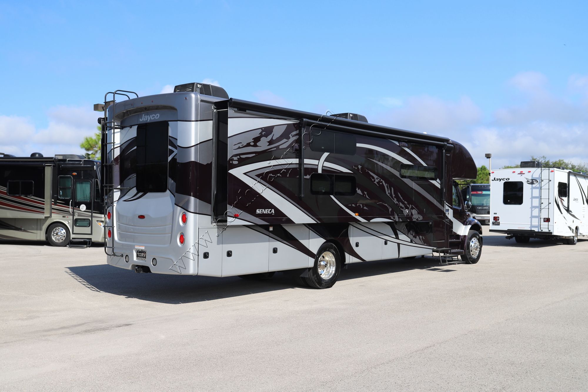 New 2022 Jayco Seneca 37TS Super C  For Sale