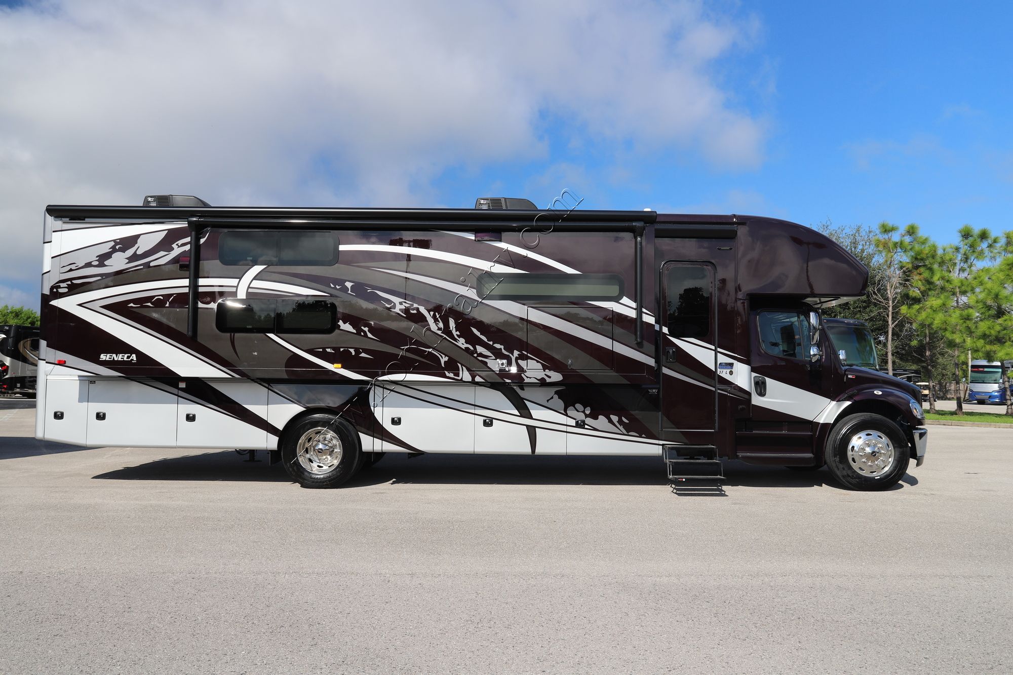 New 2022 Jayco Seneca 37TS Super C  For Sale