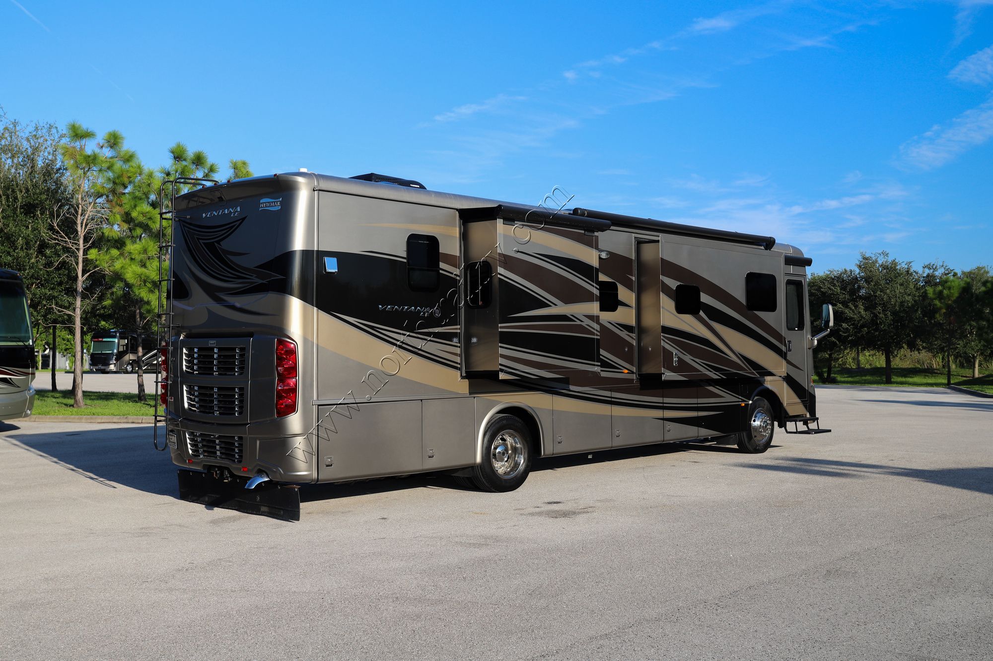 Used 2018 Newmar Ventana Le 3709 Class A  For Sale