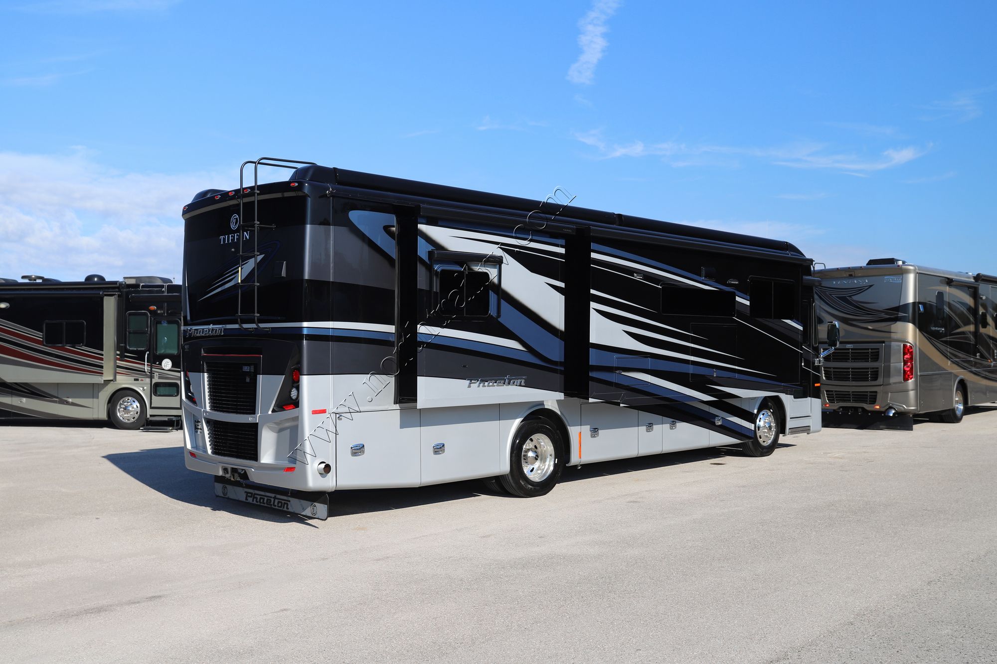 New 2022 Tiffin Motor Homes Phaeton 36SH Class A  For Sale