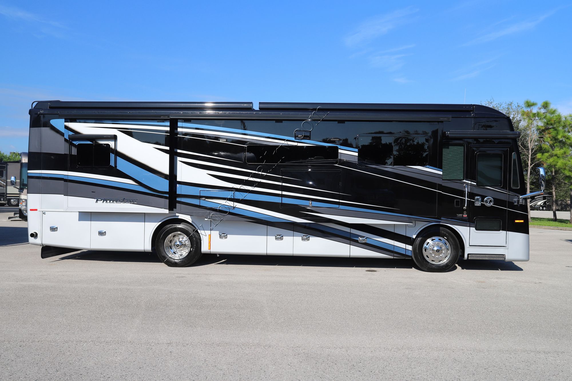 New 2022 Tiffin Motor Homes Phaeton 36SH Class A  For Sale