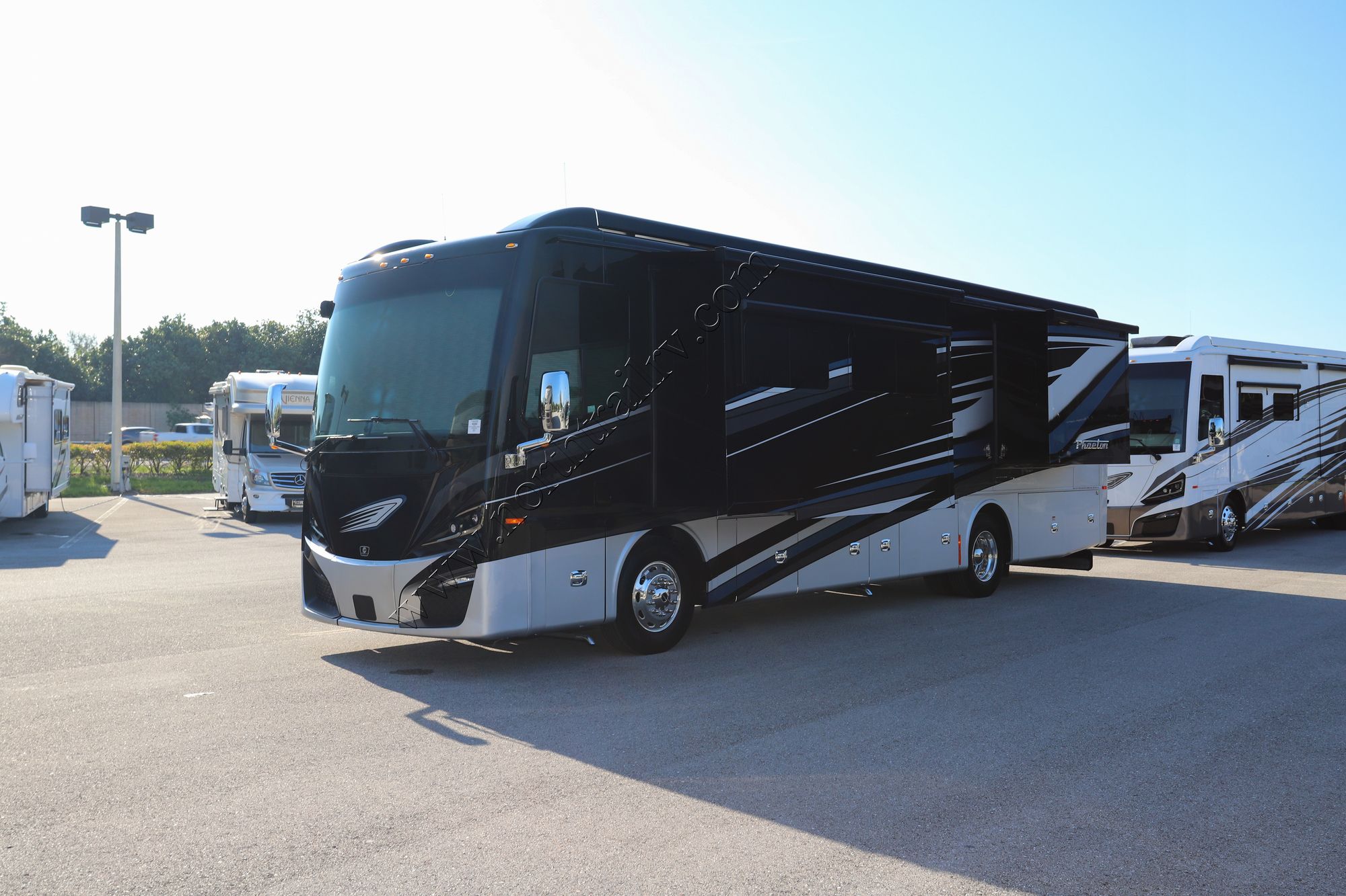 New 2022 Tiffin Motor Homes Phaeton 36SH Class A  For Sale