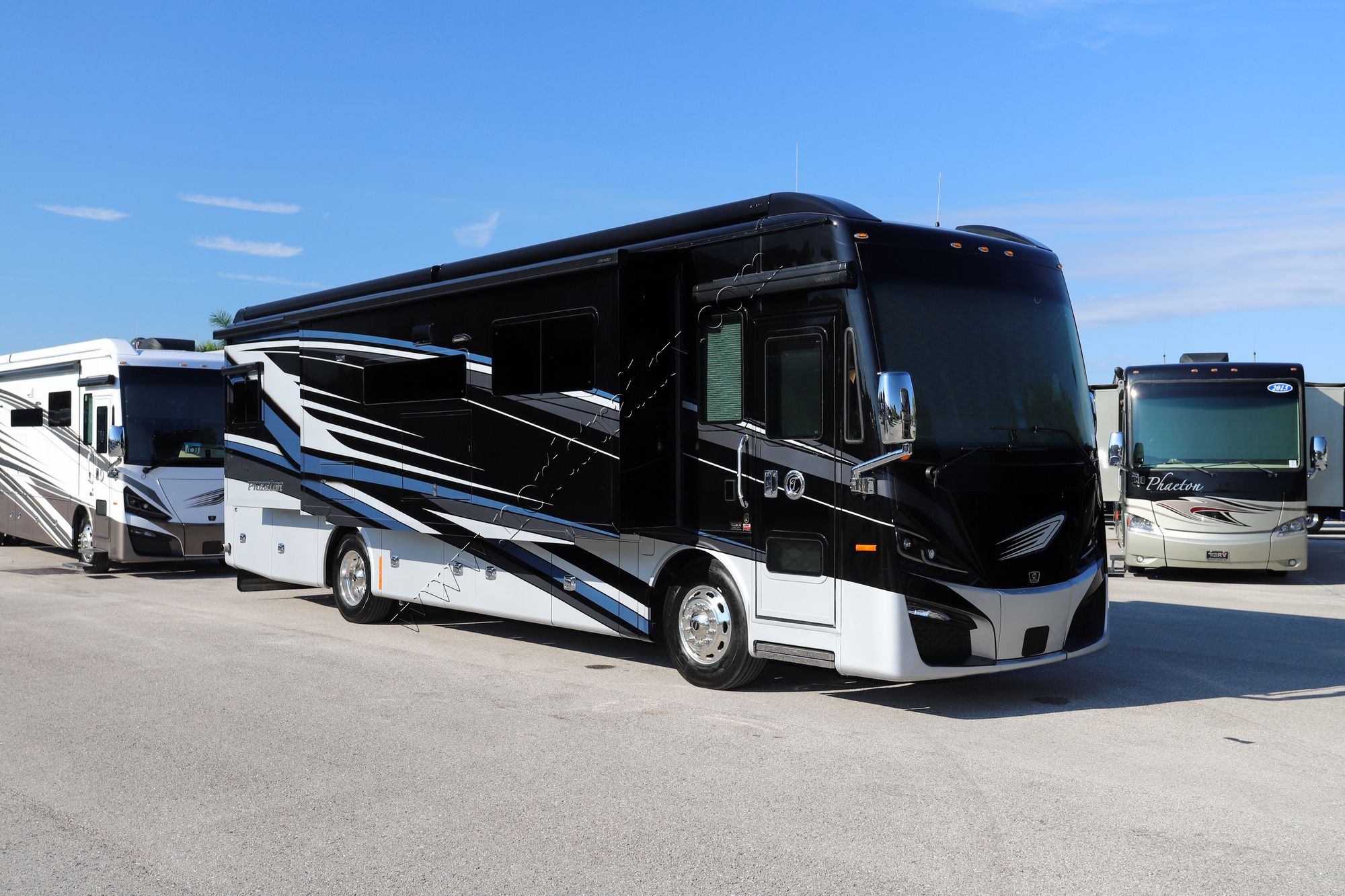 New 2022 Tiffin Motor Homes Phaeton 36SH Class A  For Sale