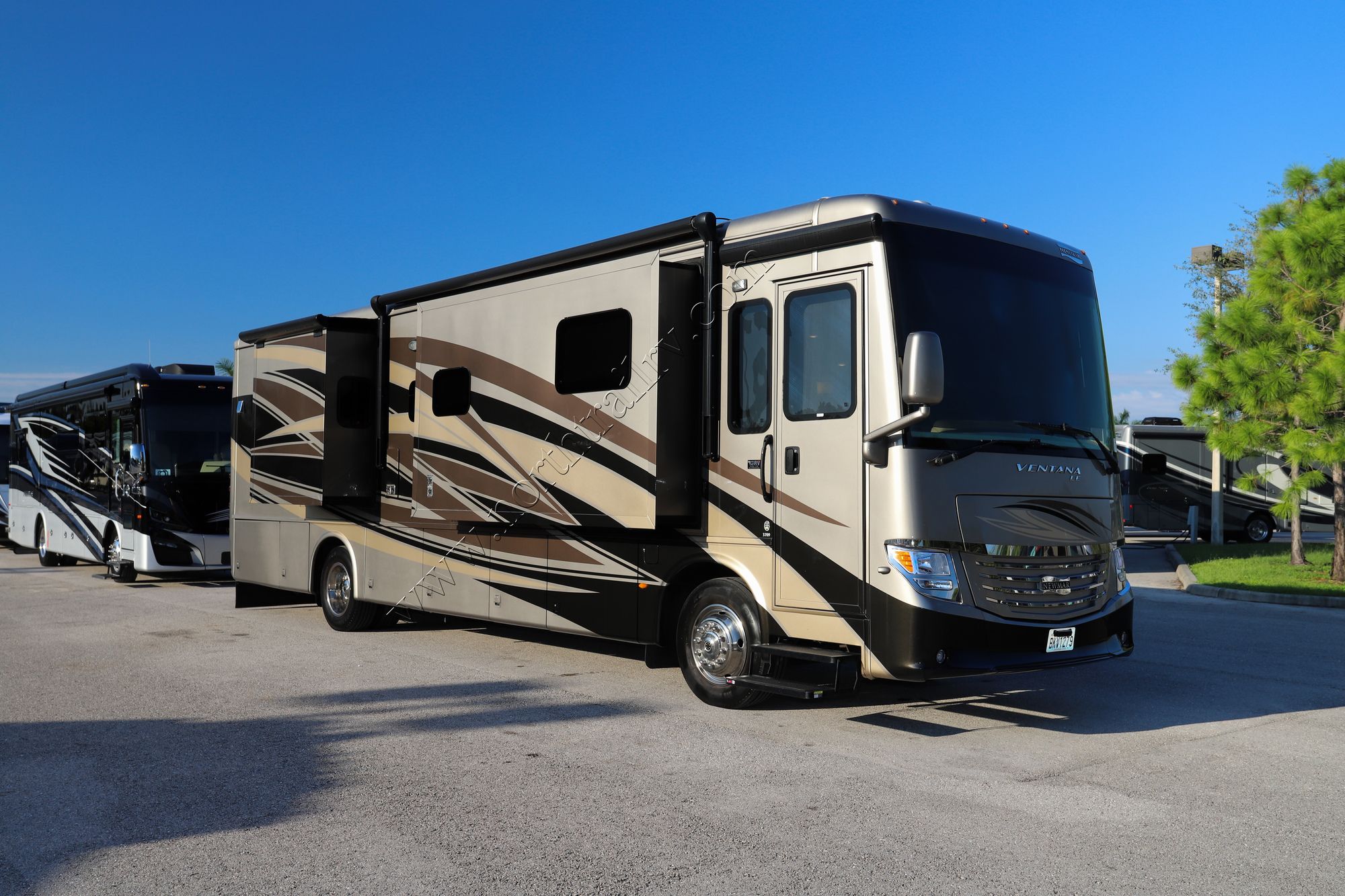 Used 2018 Newmar Ventana Le 3709 Class A  For Sale